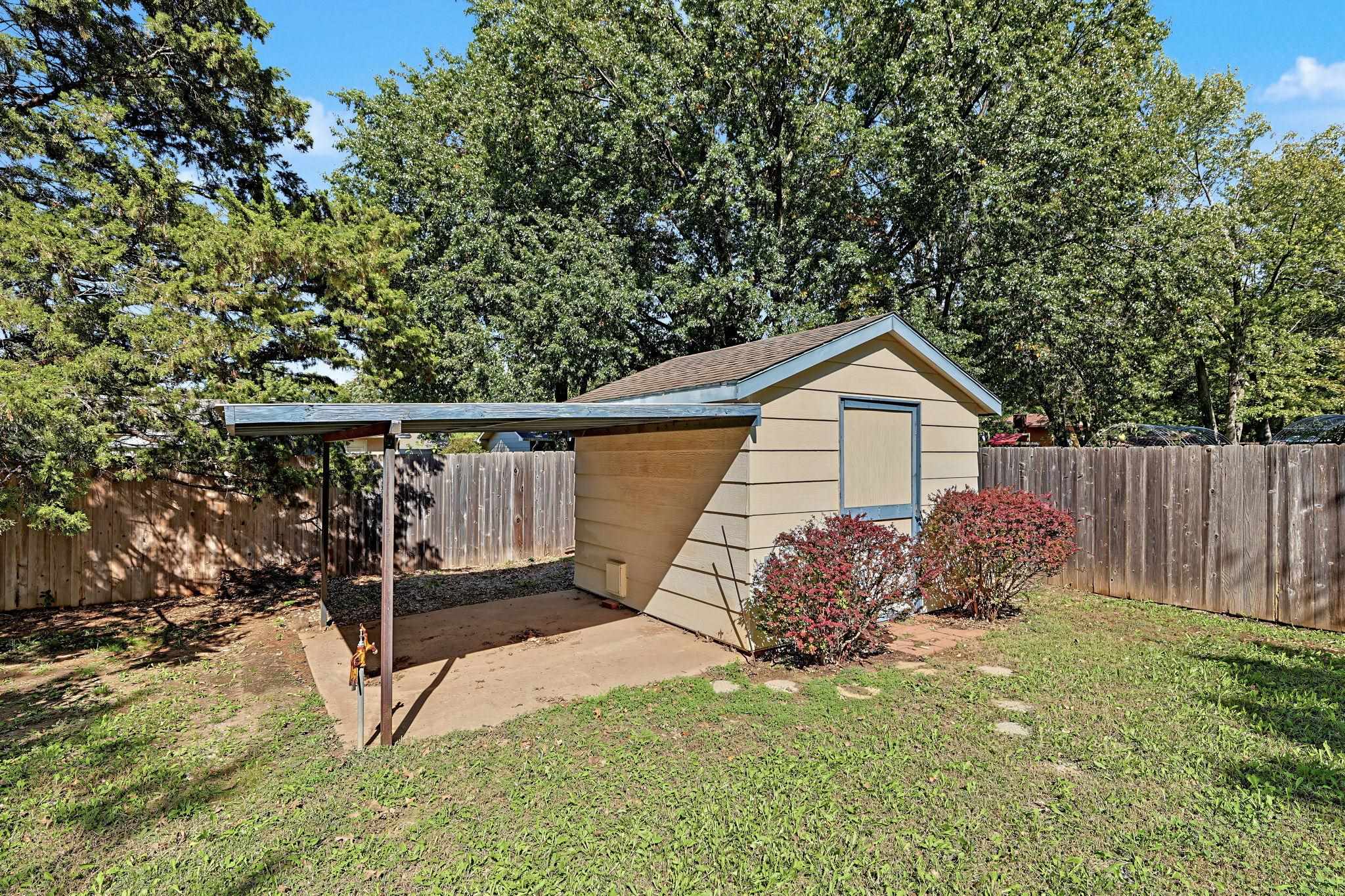 1000 E Market Property Photo 25