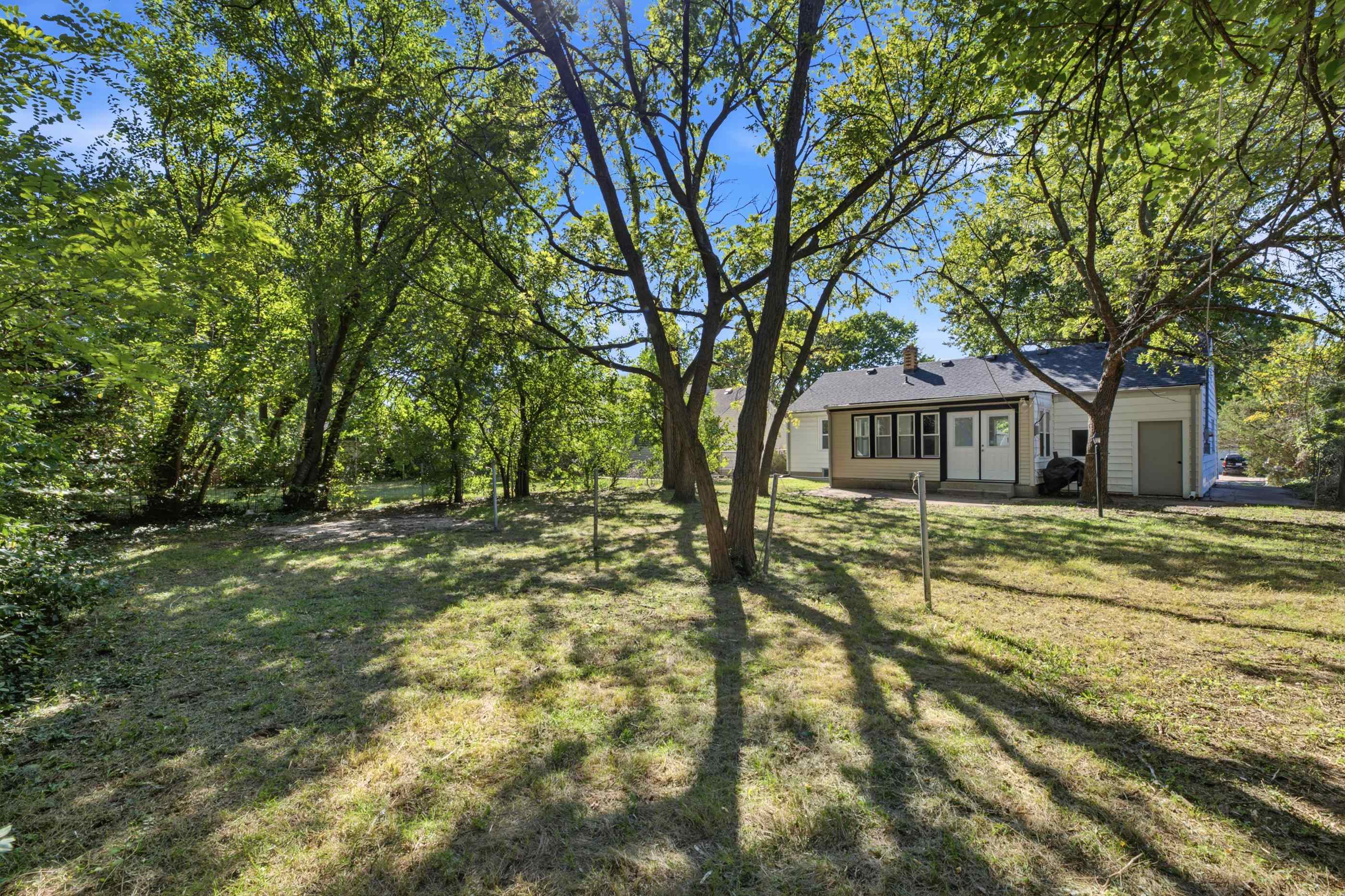 1044 N Old Manor Rd Property Photo 19