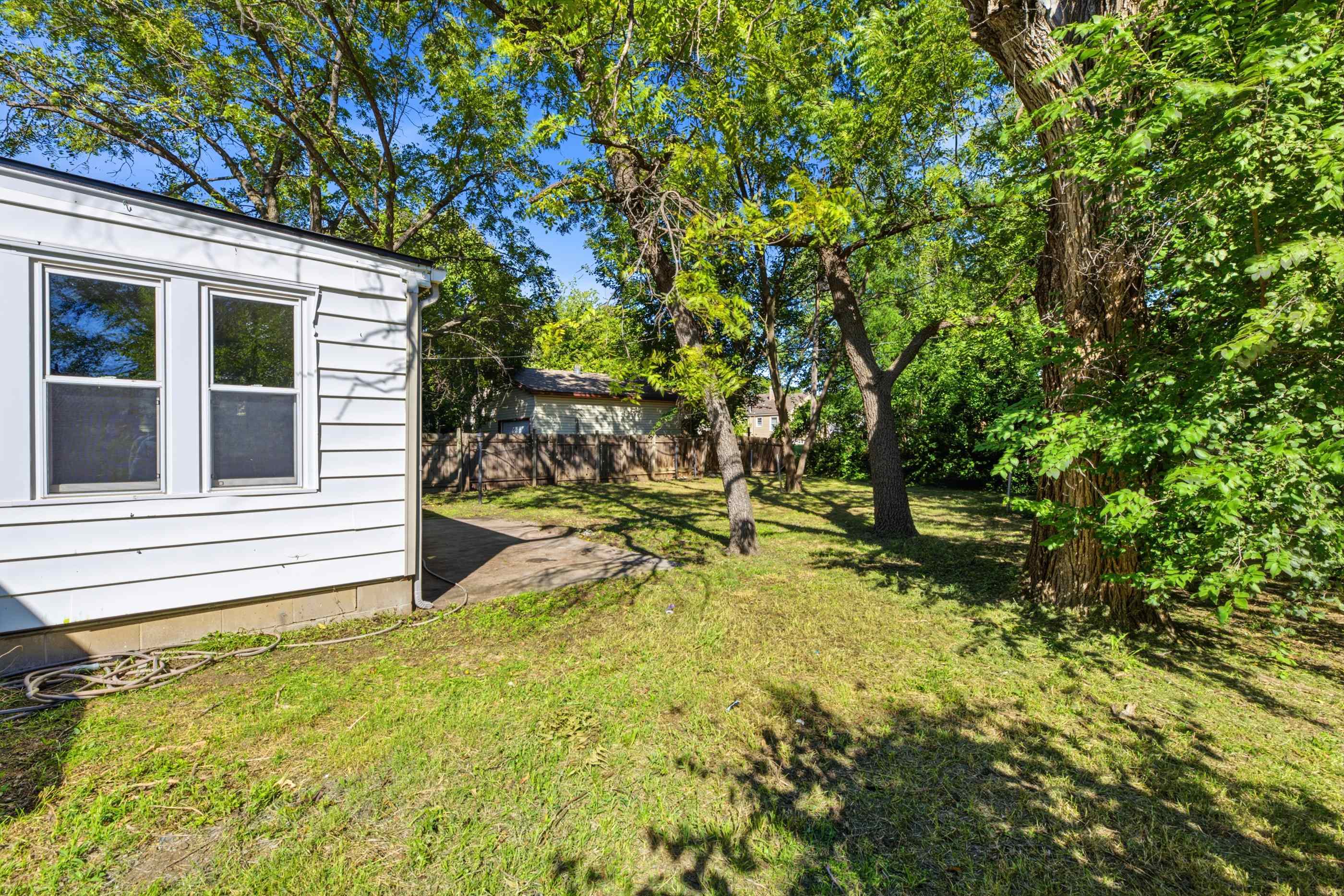 1044 N Old Manor Rd Property Photo 21