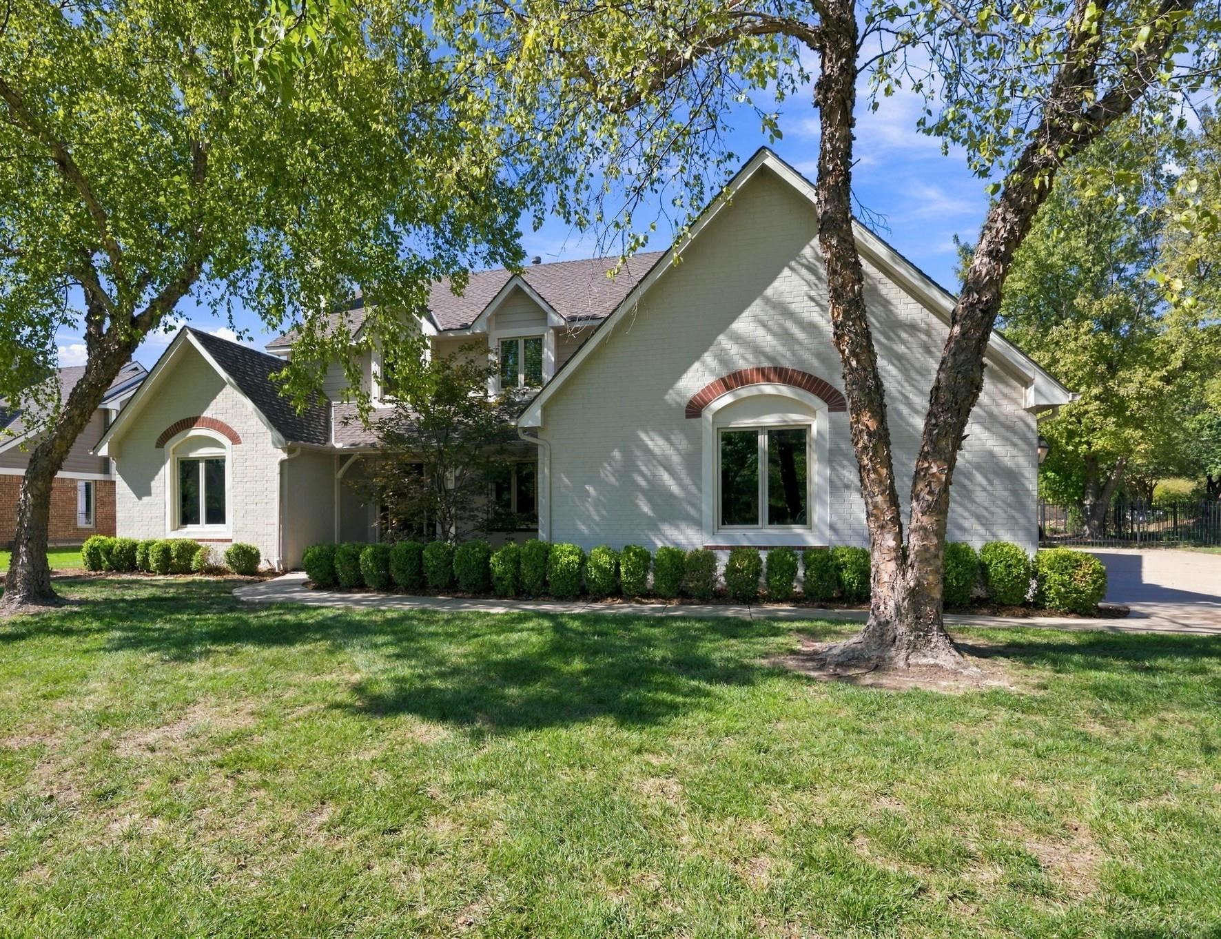 2903 N Cypress Property Photo 1