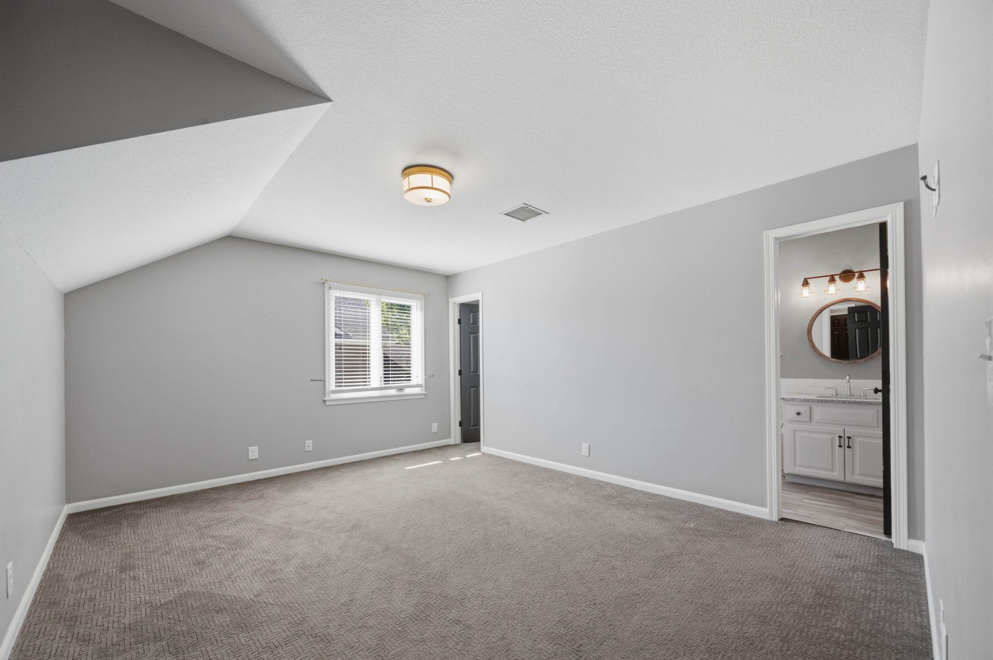 2903 N Cypress Property Photo 20