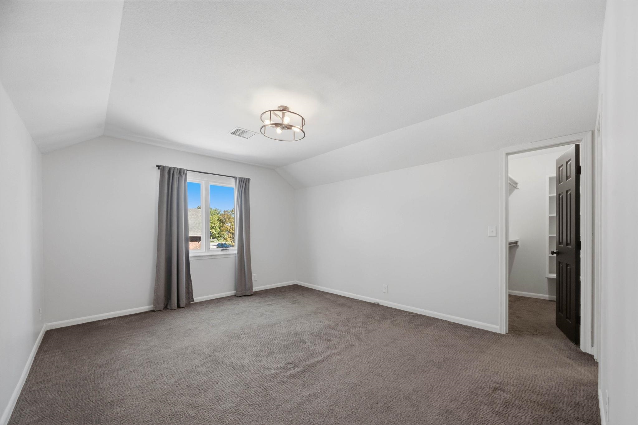 2903 N Cypress Property Photo 23