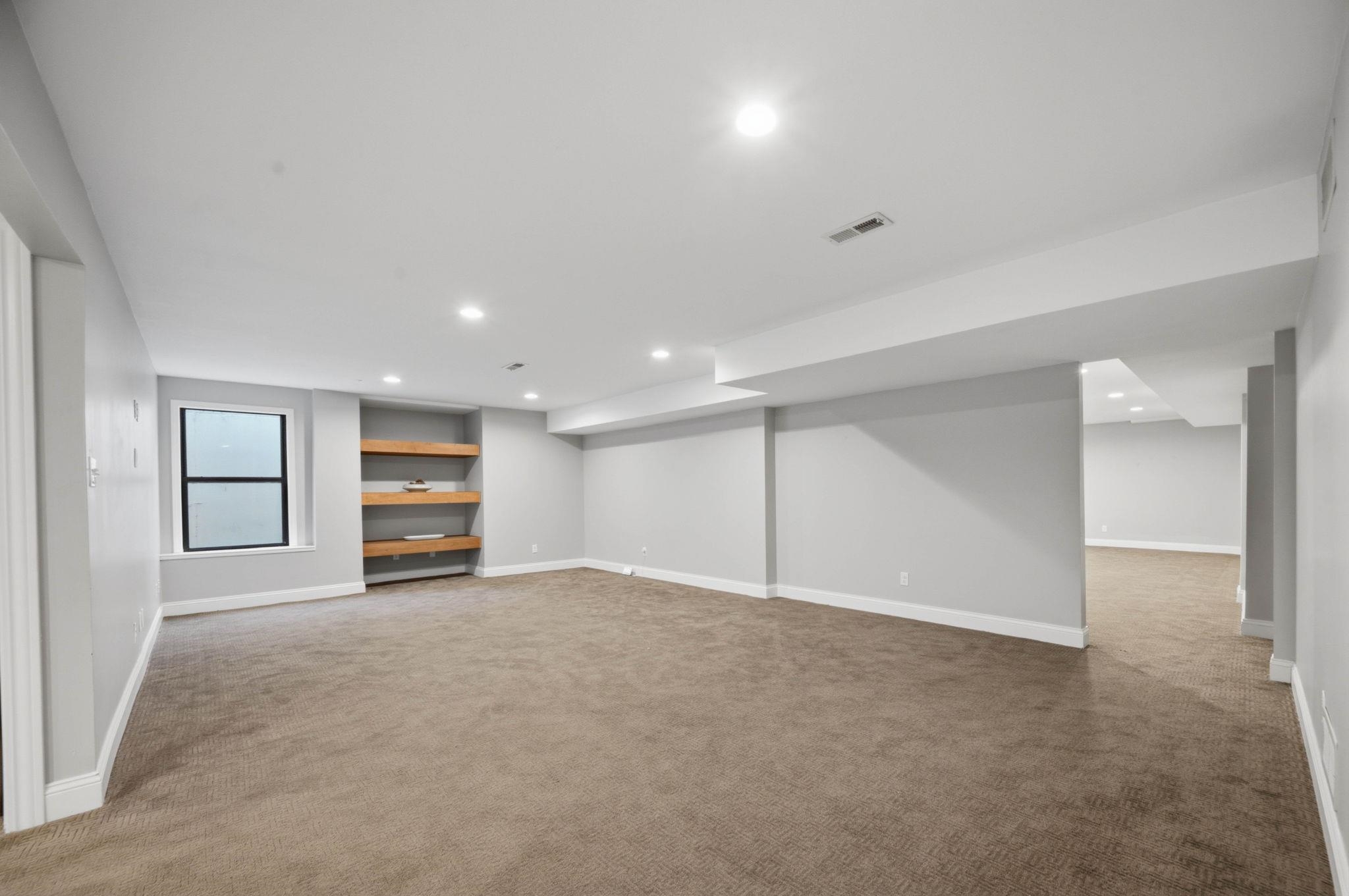 2903 N Cypress Property Photo 25