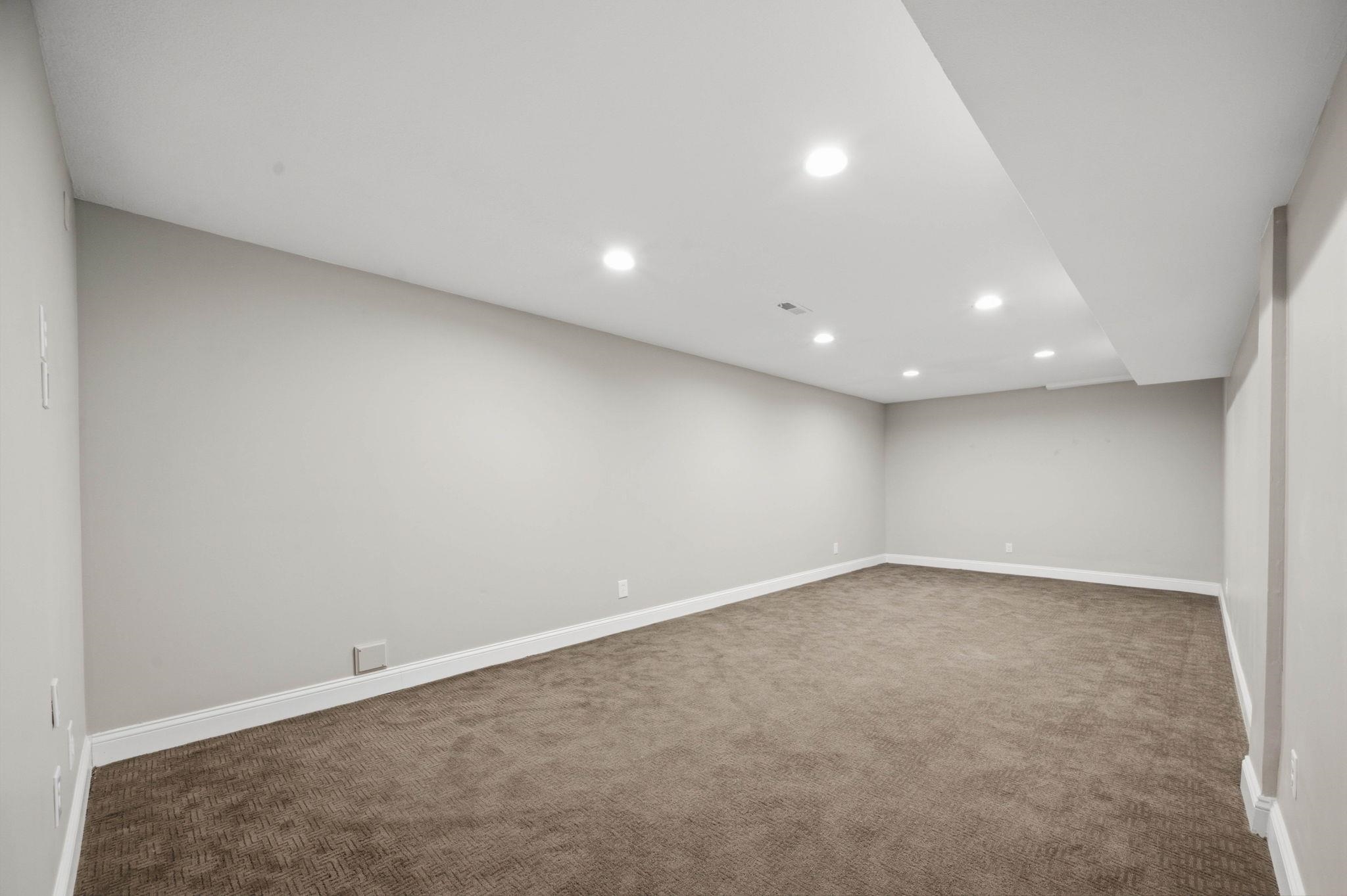 2903 N Cypress Property Photo 28