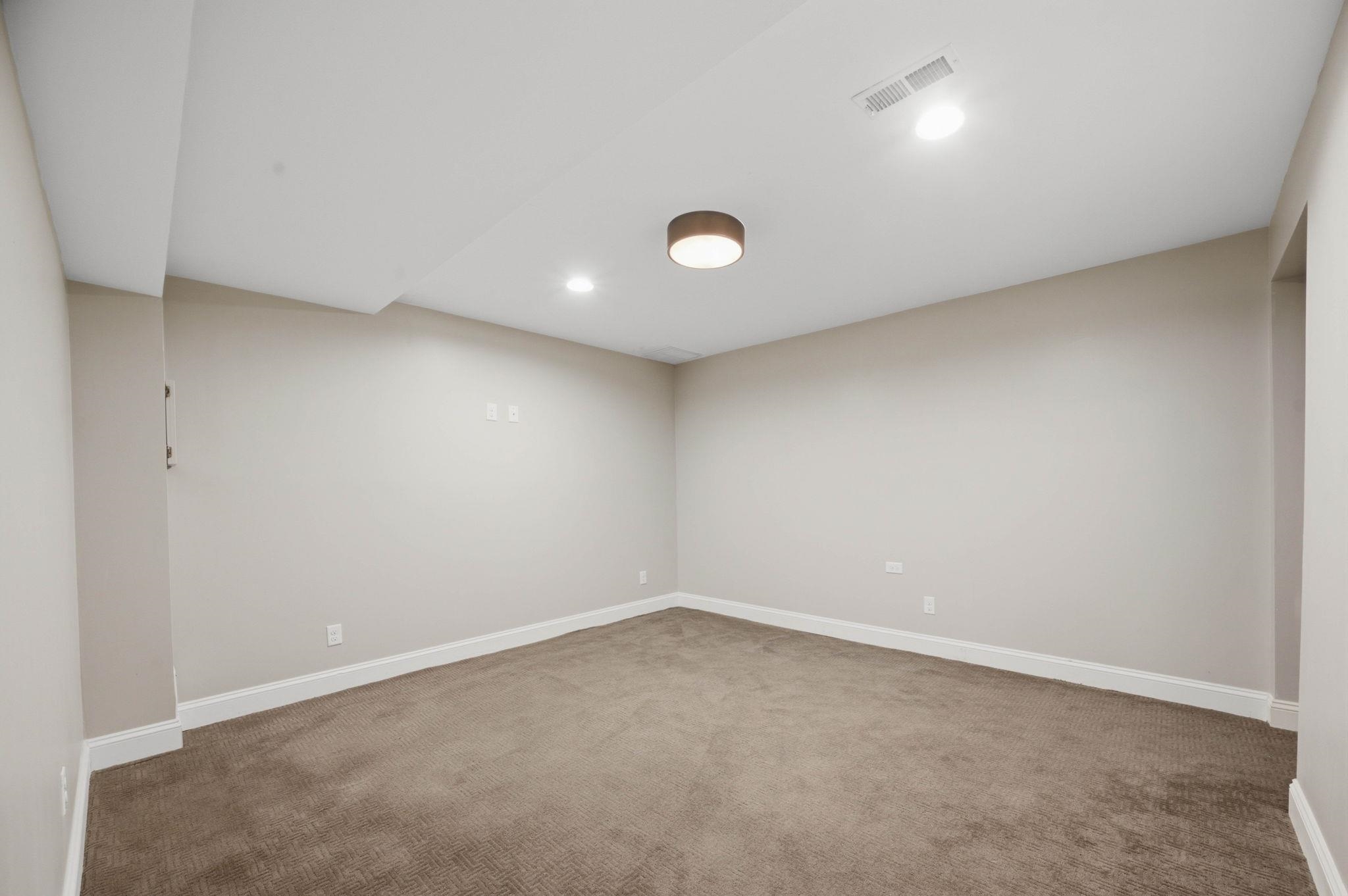 2903 N Cypress Property Photo 30
