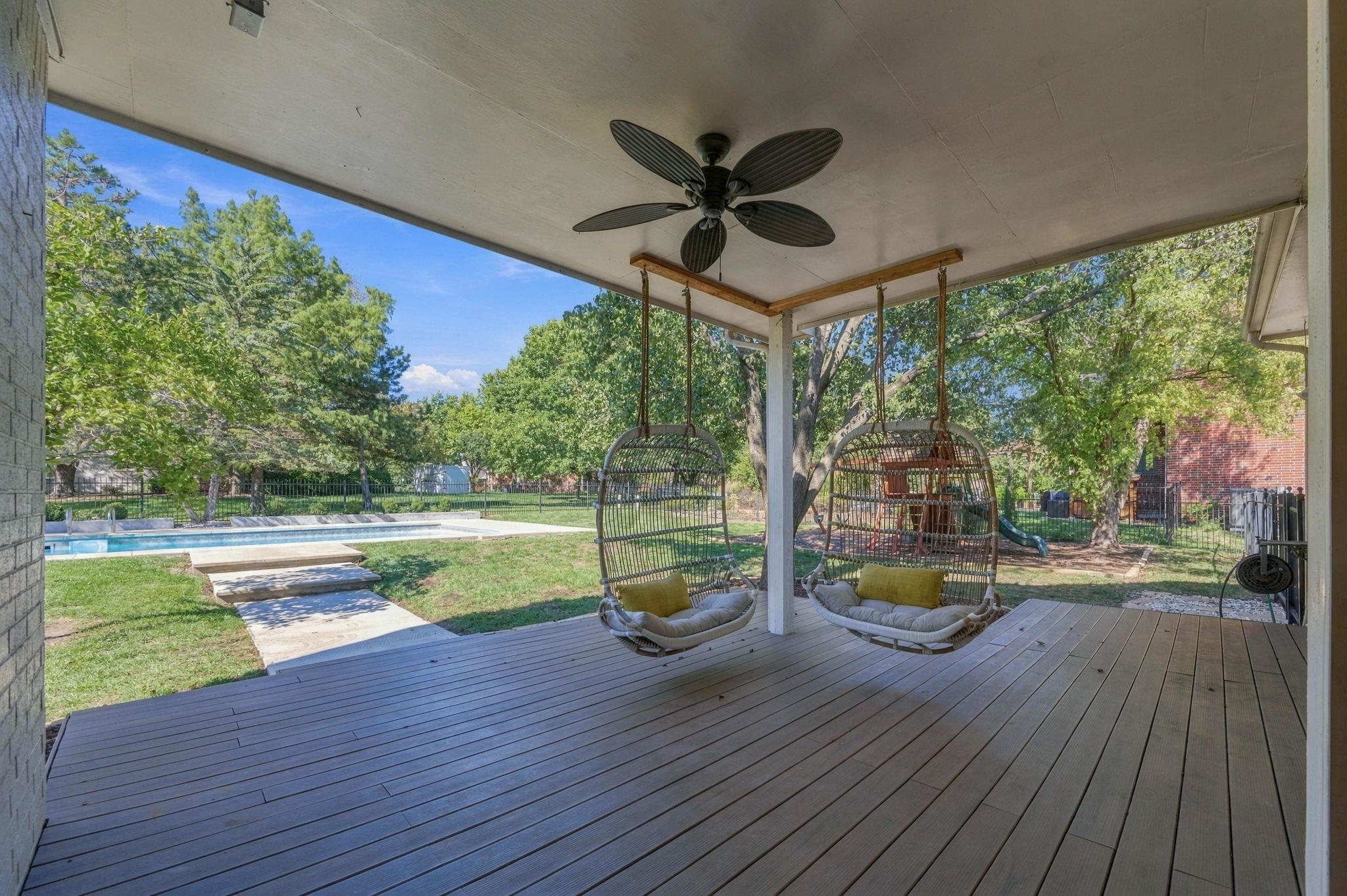 2903 N Cypress Property Photo 31
