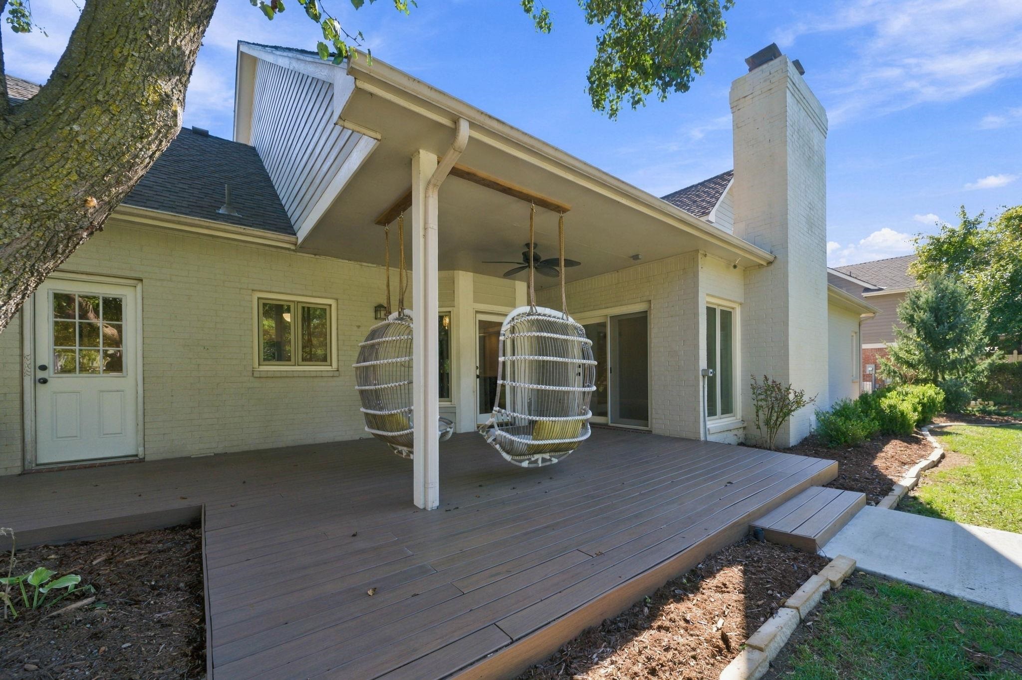 2903 N Cypress Property Photo 32