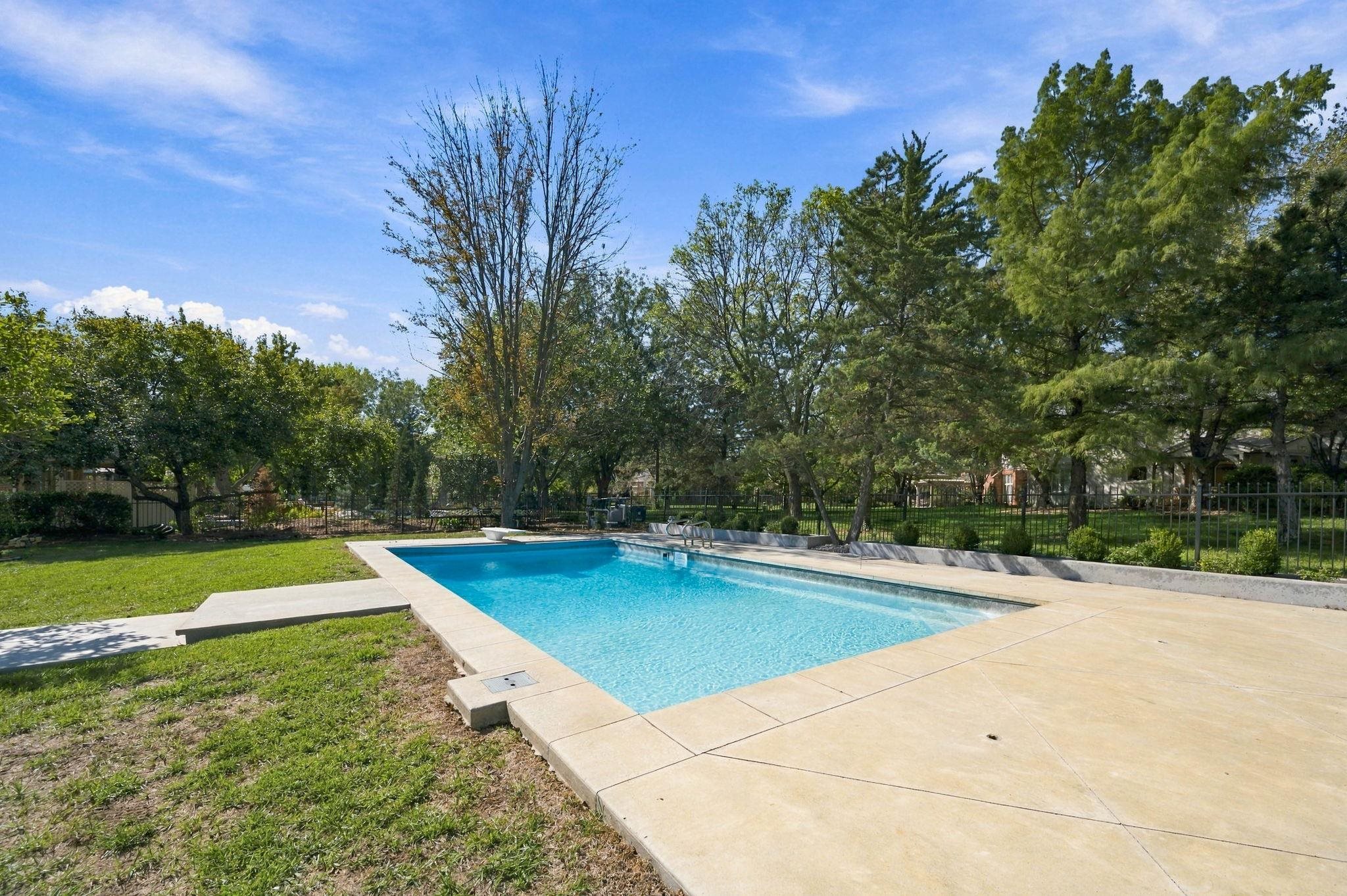 2903 N Cypress Property Photo 33