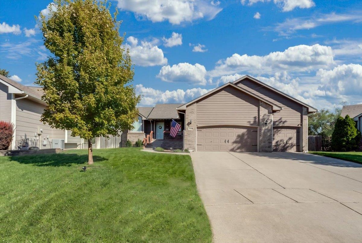 2430 S Westgate Ct. Property Photo 1