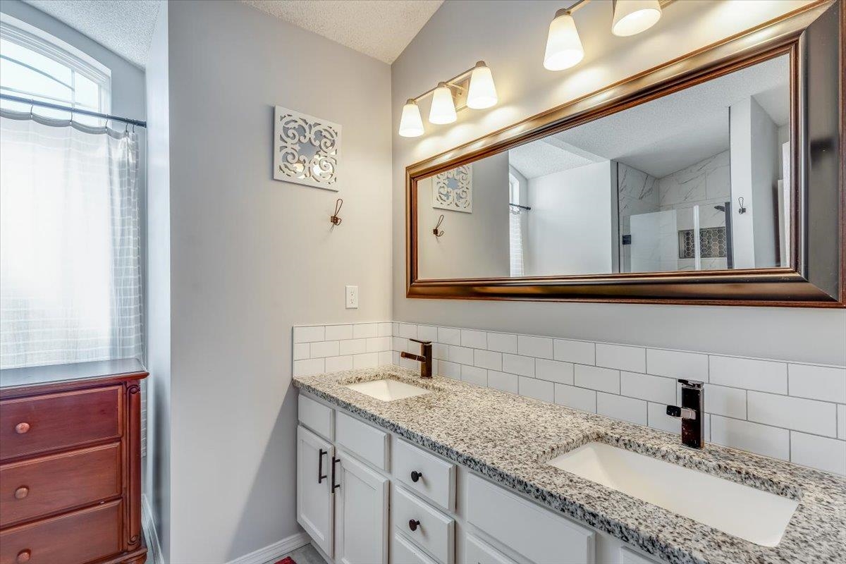 2430 S Westgate Ct. Property Photo 18