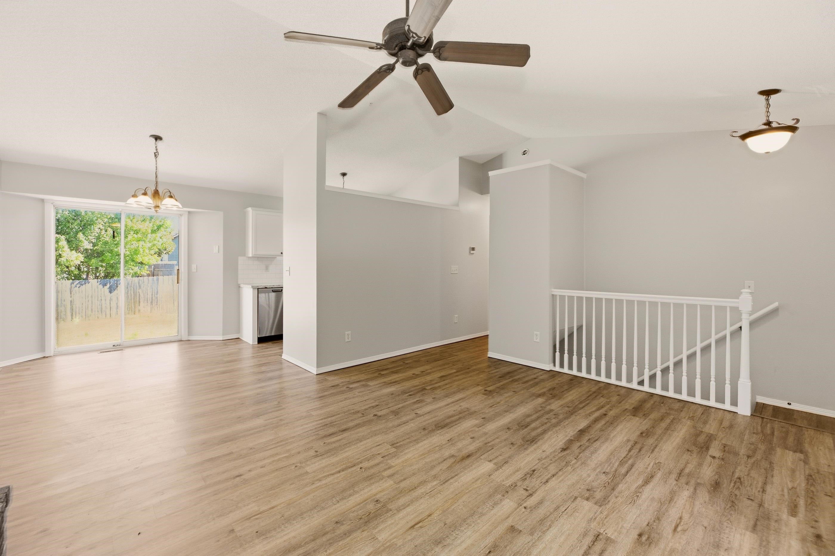 1610 E Summerwood Property Photo 3