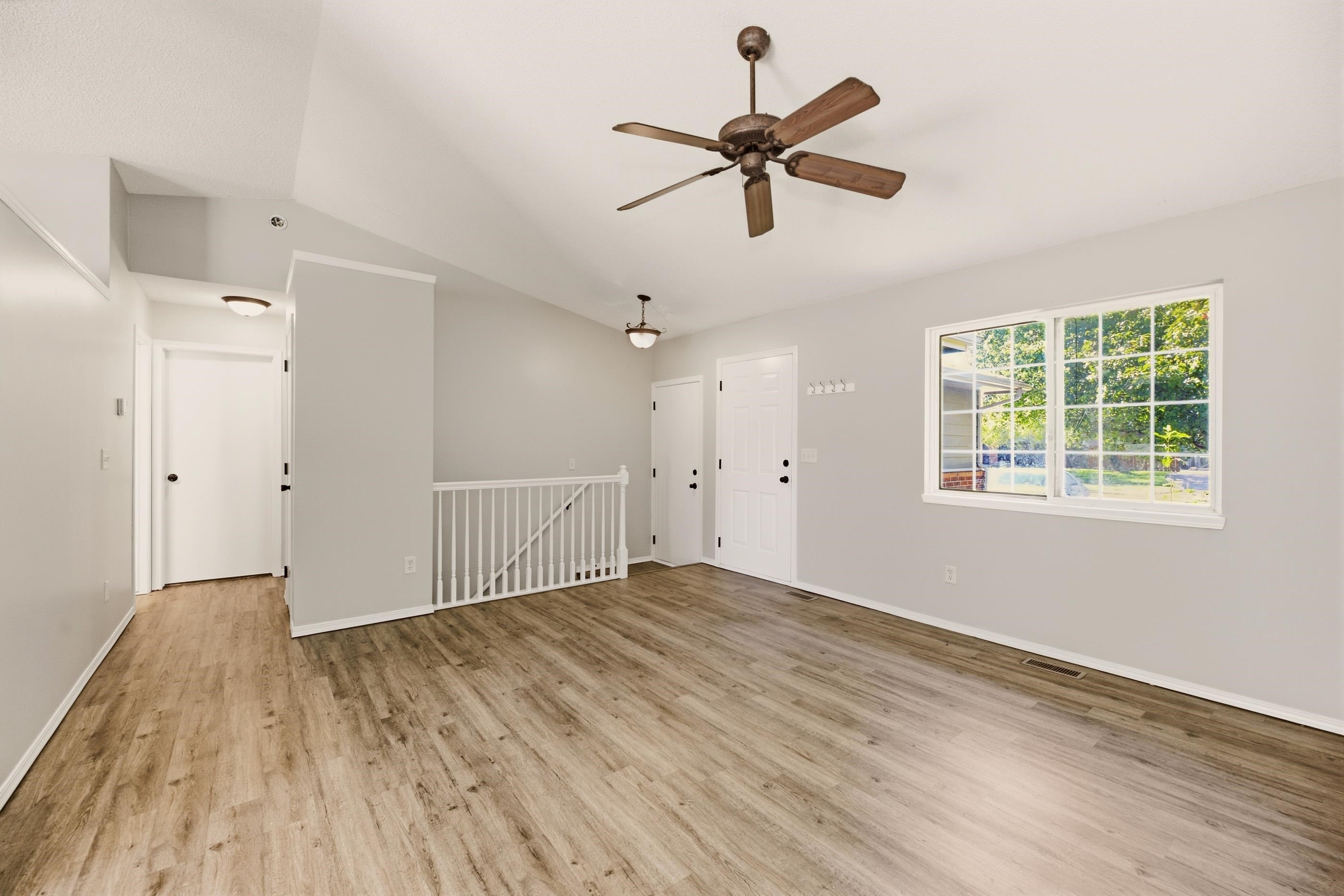 1610 E Summerwood Property Photo 4