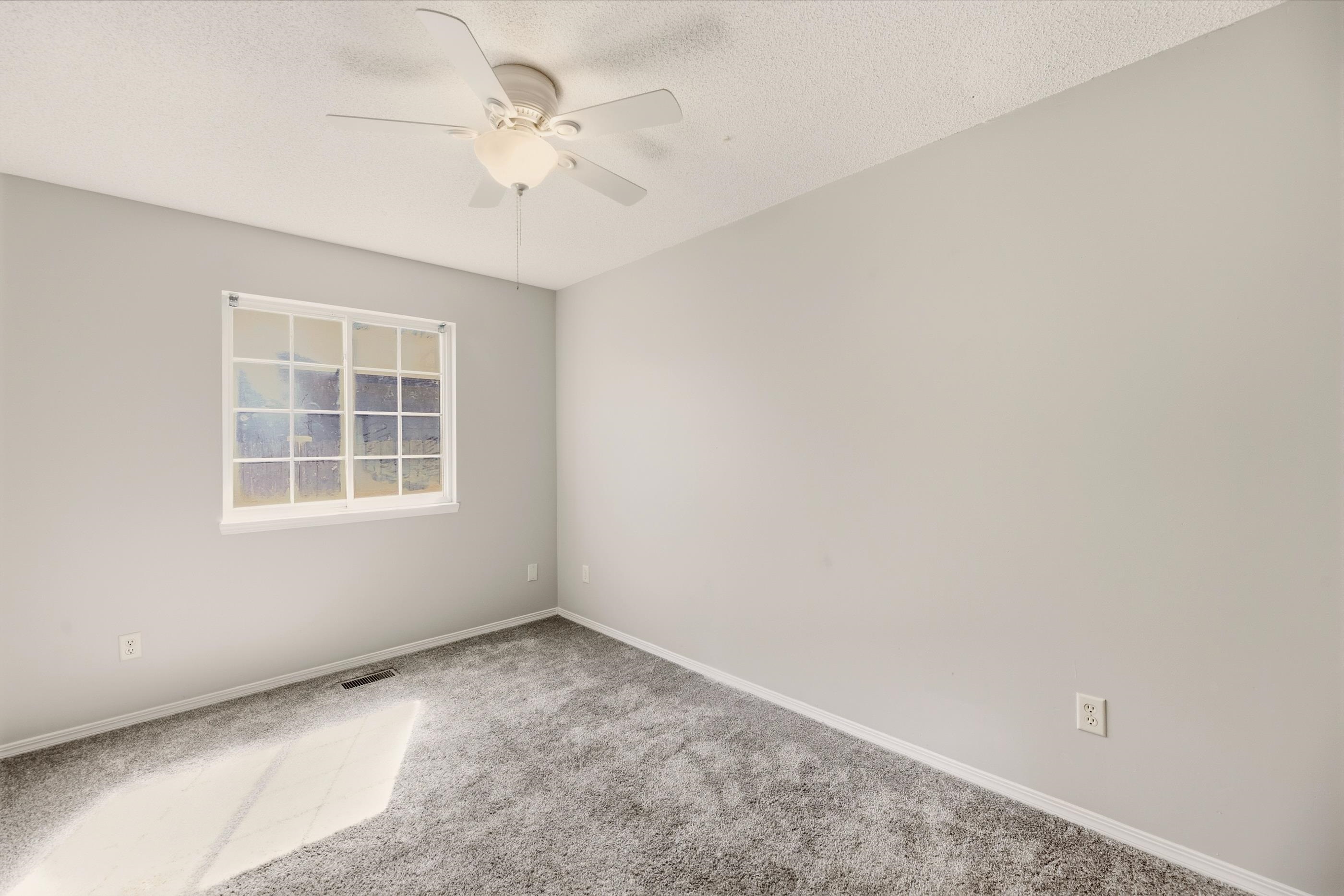 1610 E Summerwood Property Photo 12