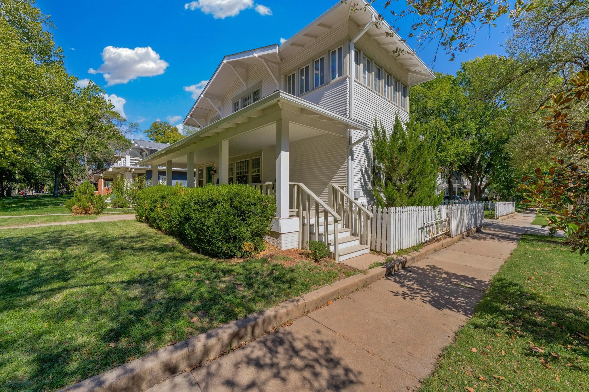 146 S Belmont Property Photo 2
