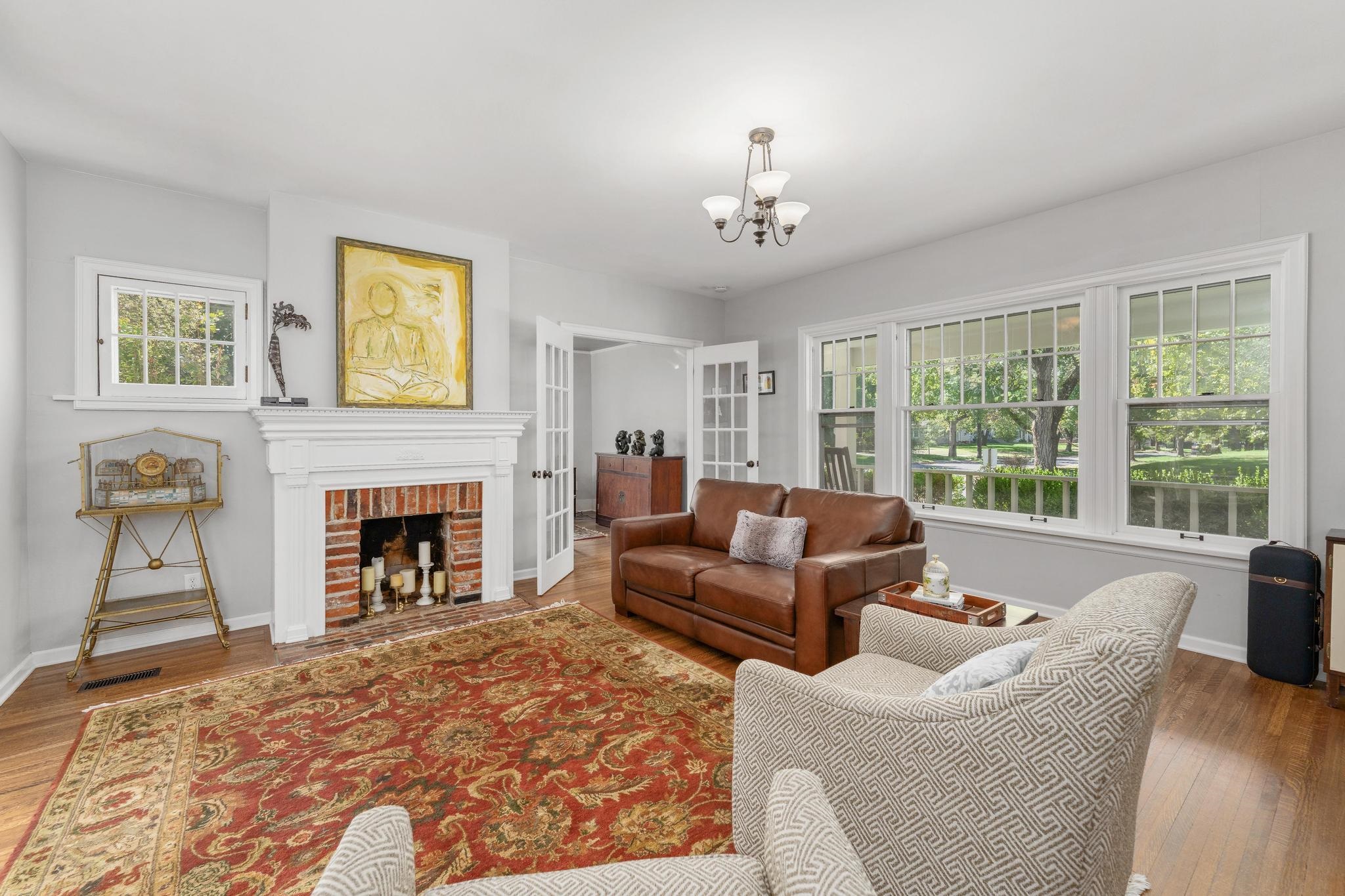 146 S Belmont Property Photo 6