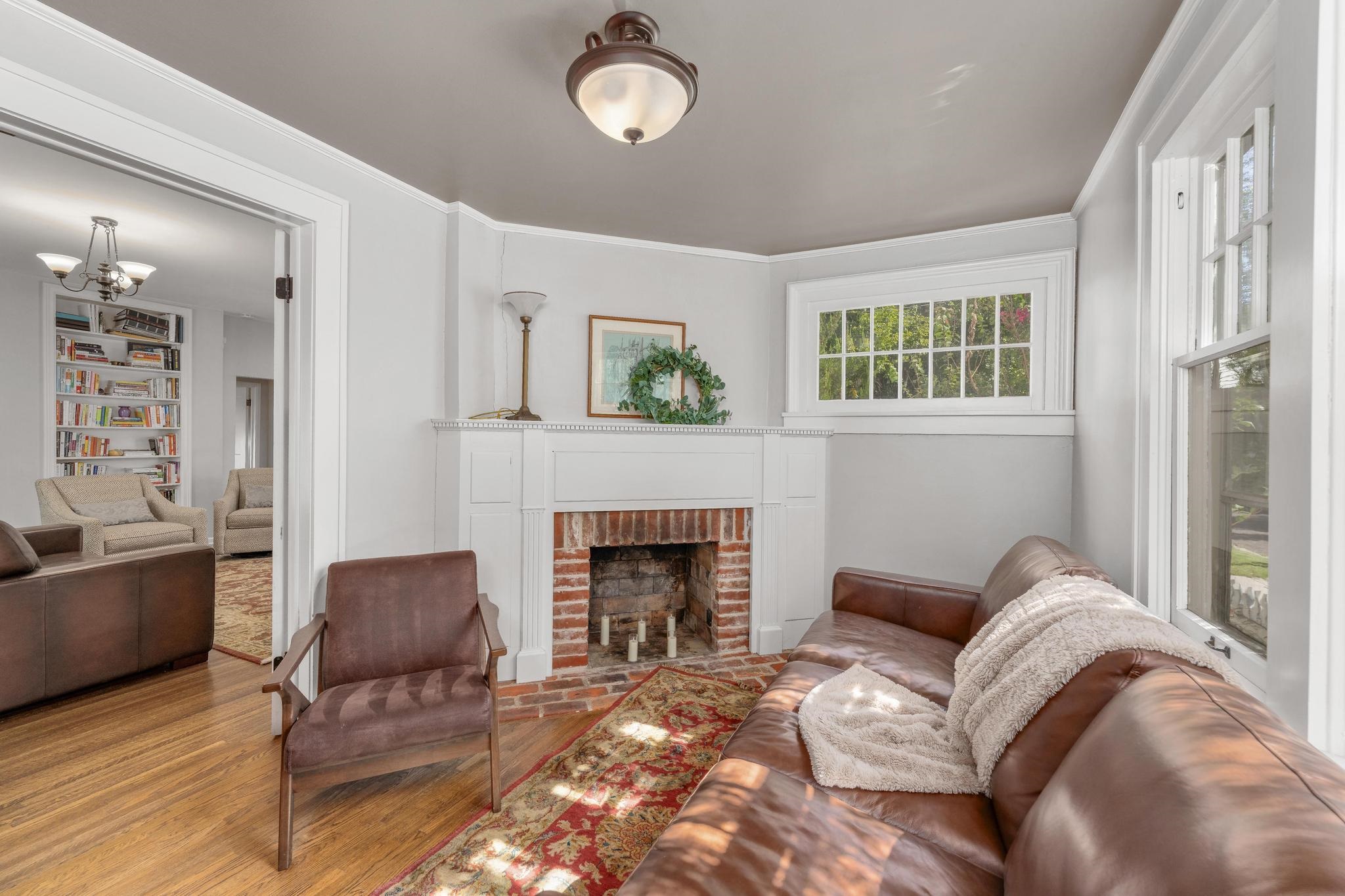146 S Belmont Property Photo 9