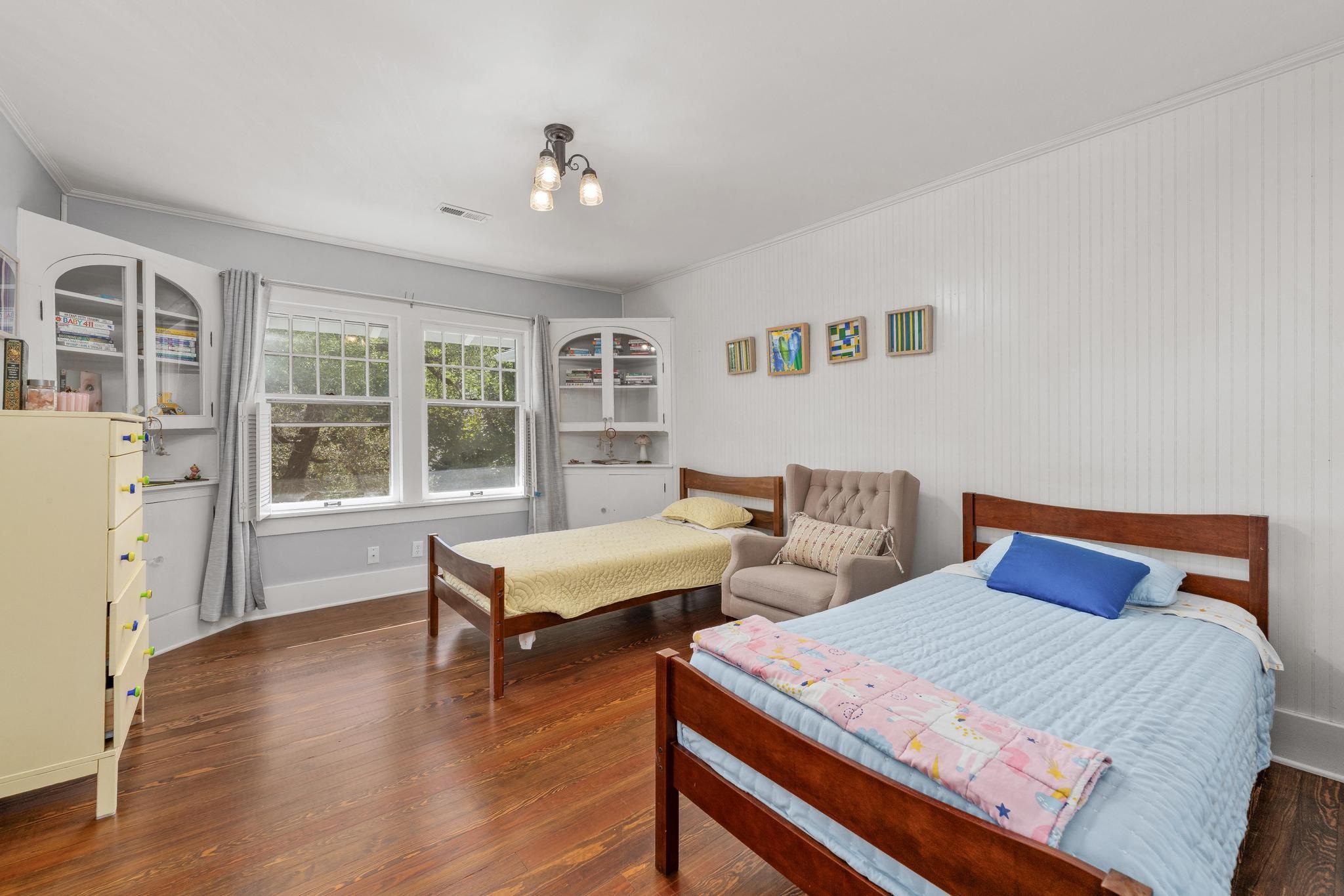 146 S Belmont Property Photo 24