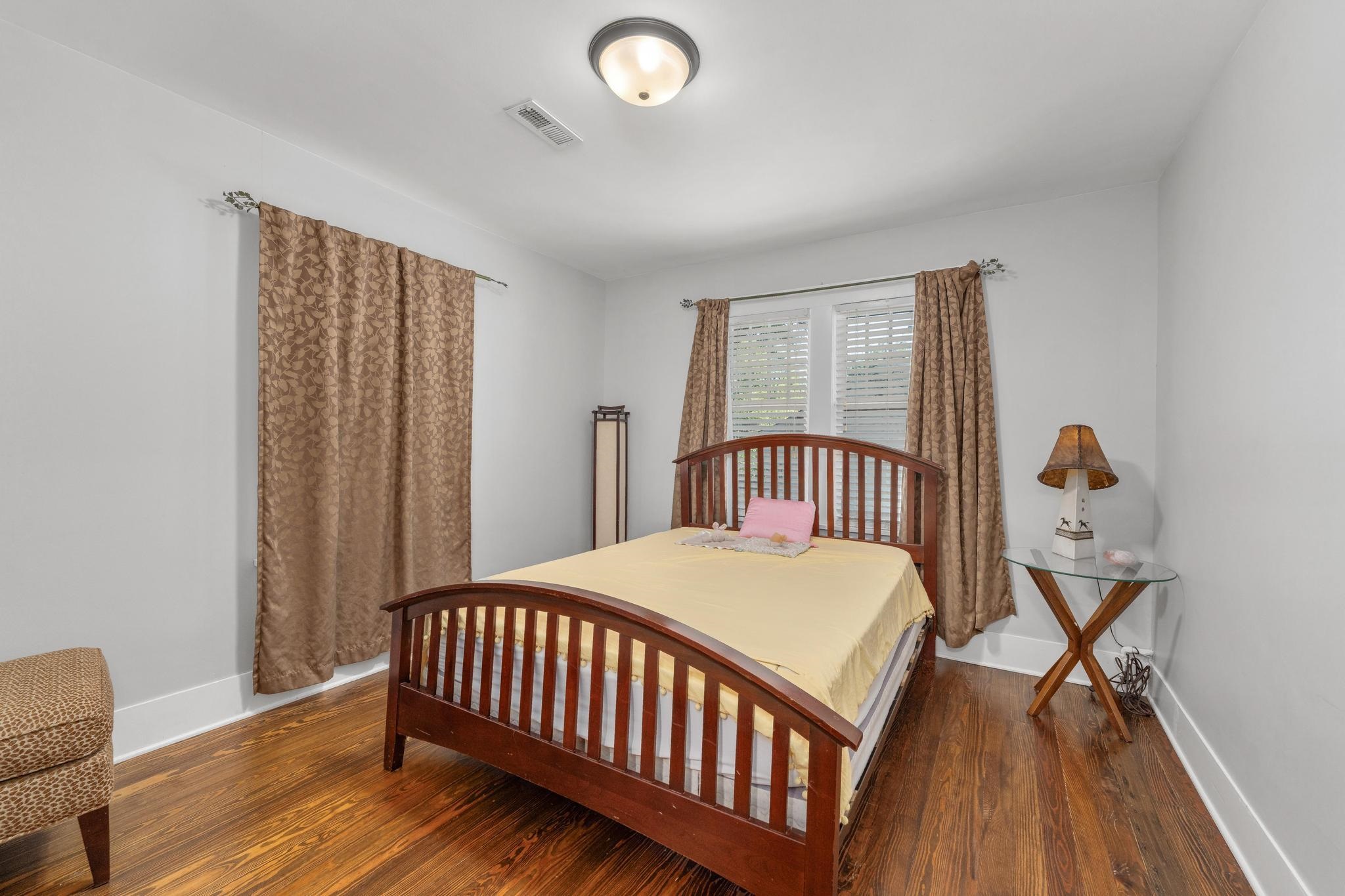 146 S Belmont Property Photo 27