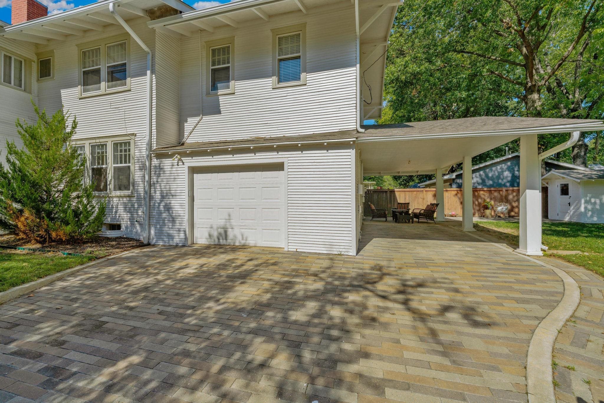 146 S Belmont Property Photo 28