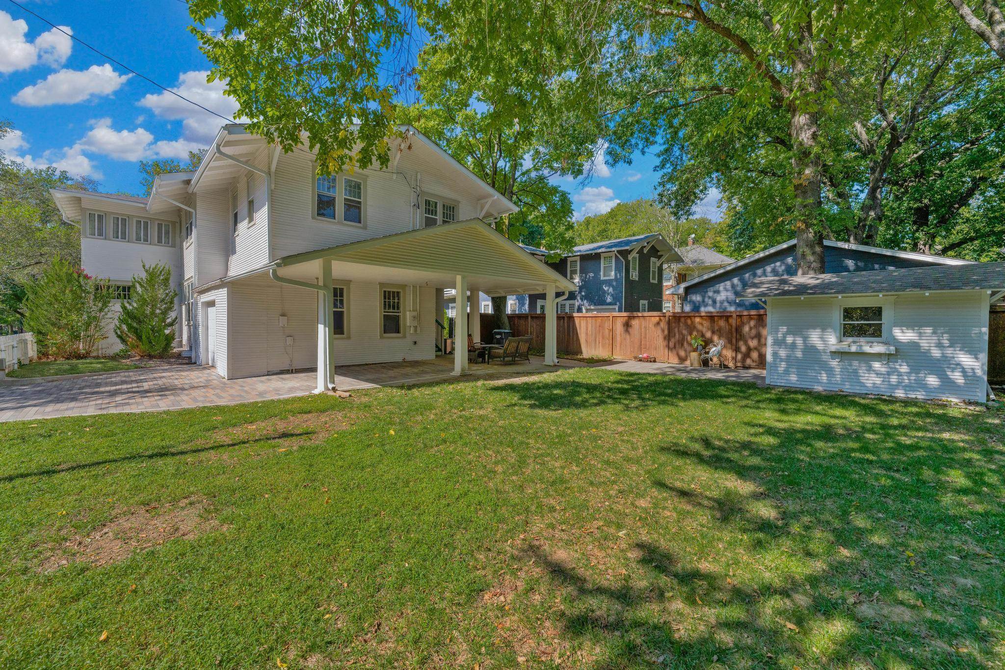 146 S Belmont Property Photo 31