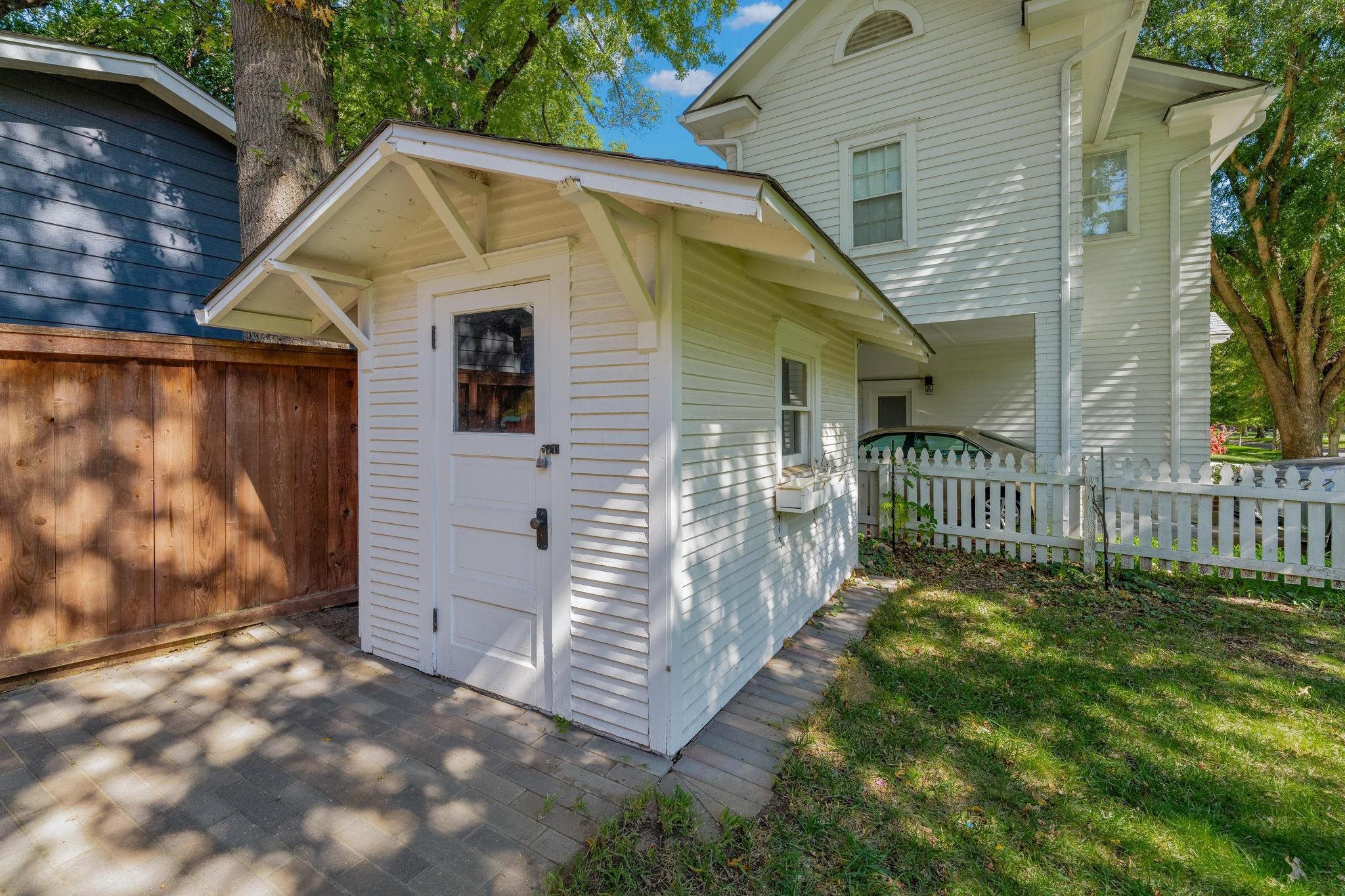 146 S Belmont Property Photo 32
