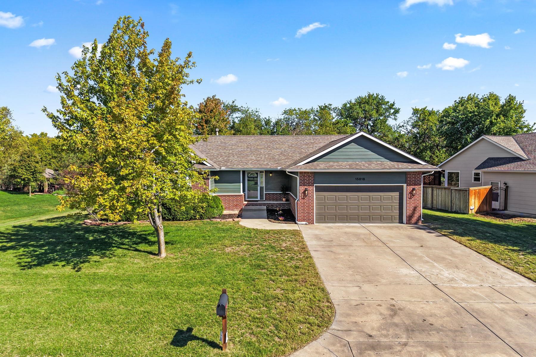 15818 E Woodcreek St Property Photo 5