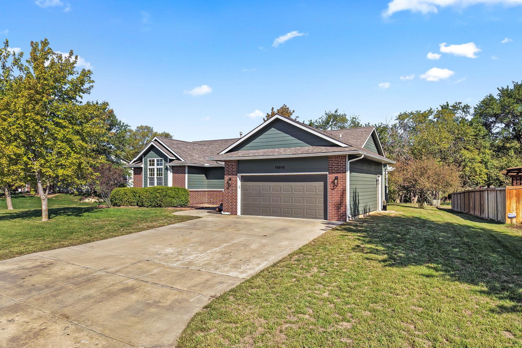 15818 E Woodcreek St Property Photo 6