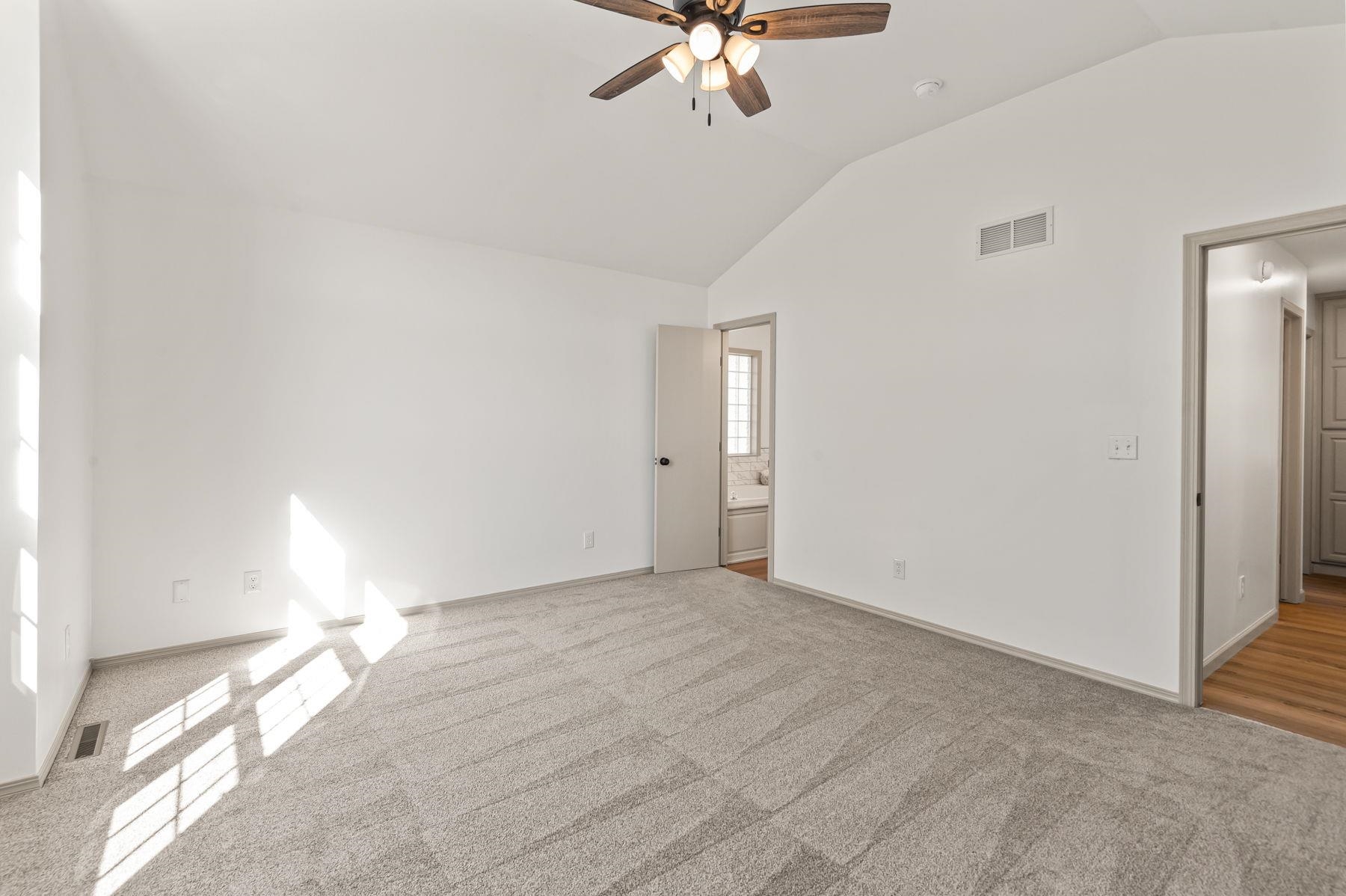 15818 E Woodcreek St Property Photo 13