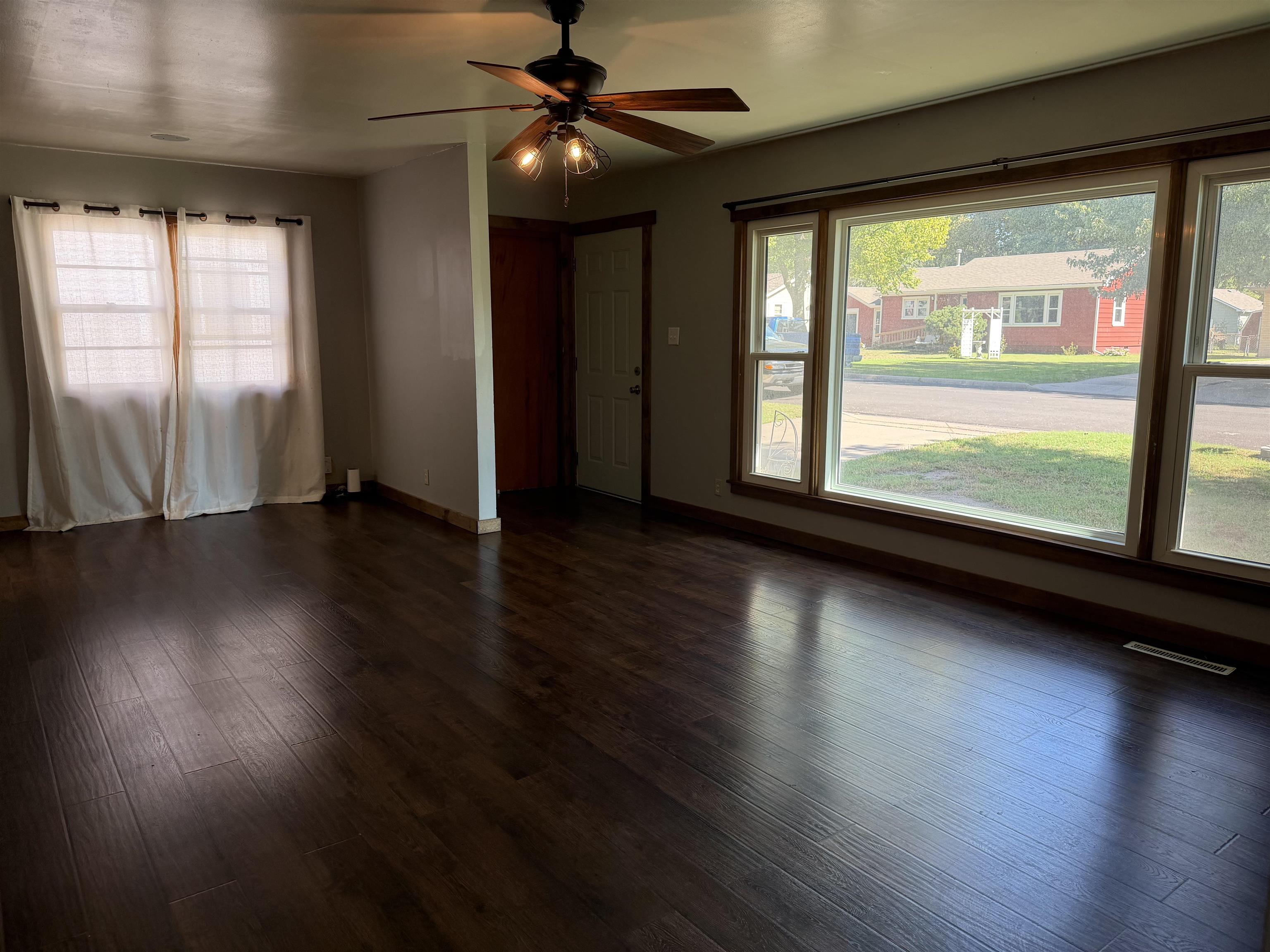 303 N Hillside St Property Photo 5
