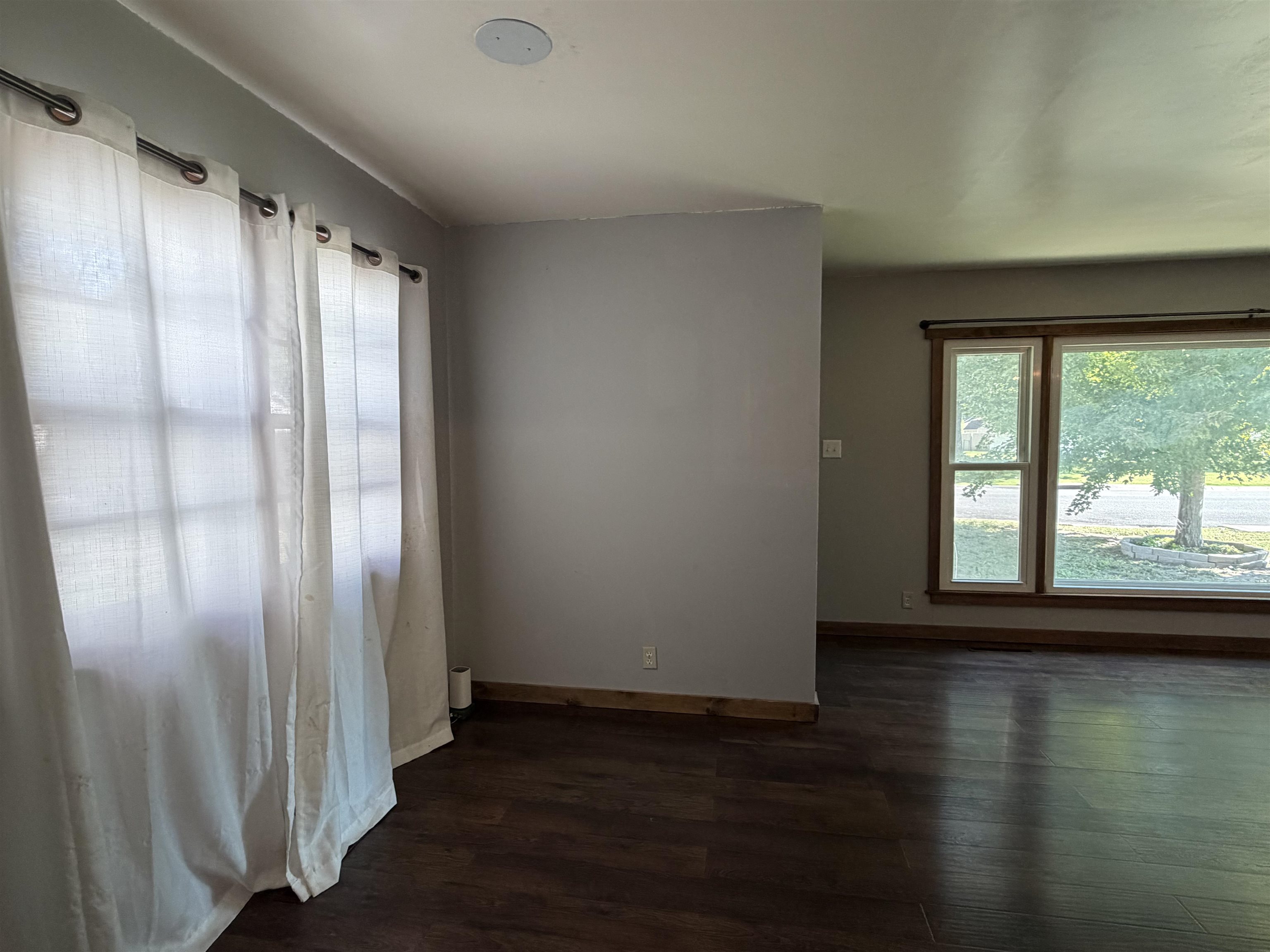 303 N Hillside St Property Photo 9