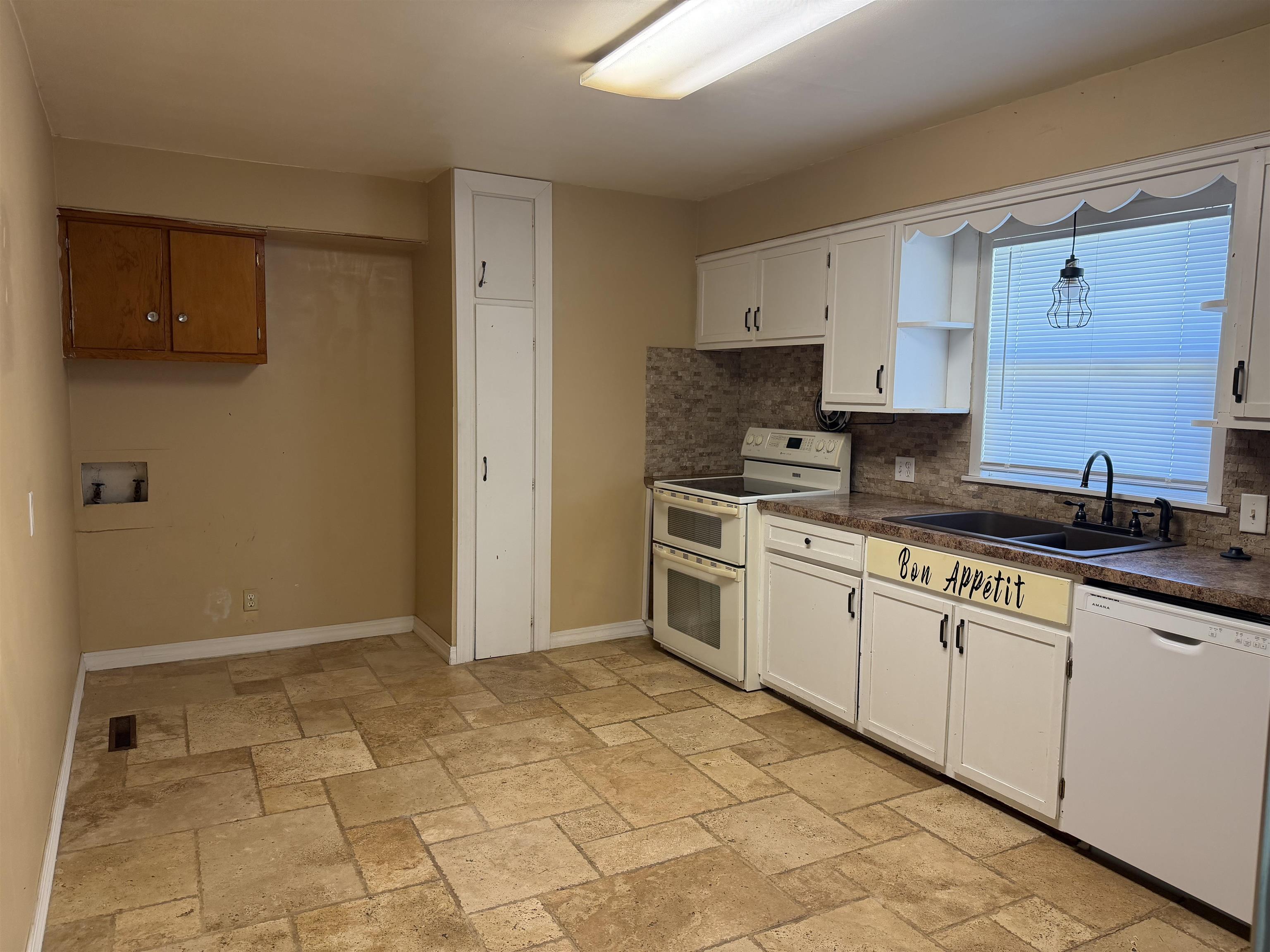 303 N Hillside St Property Photo 11