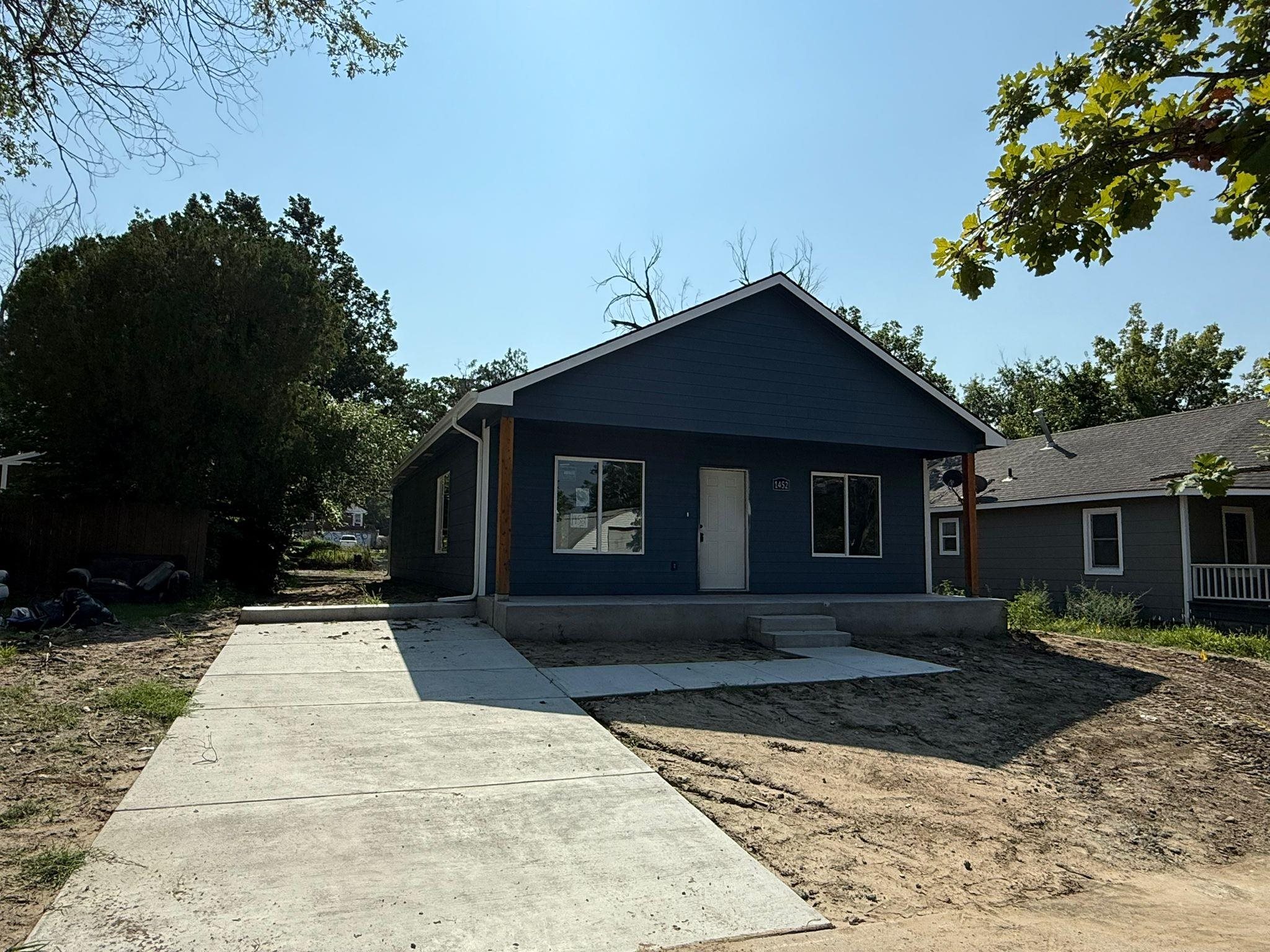 1452 N Lorraine Ave Property Photo 1