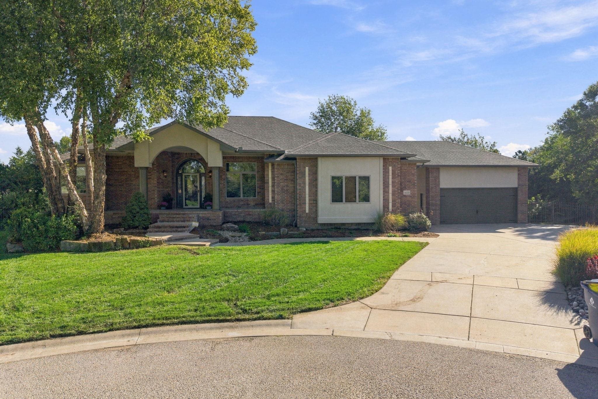 8421 W Meadow Park Property Photo 1