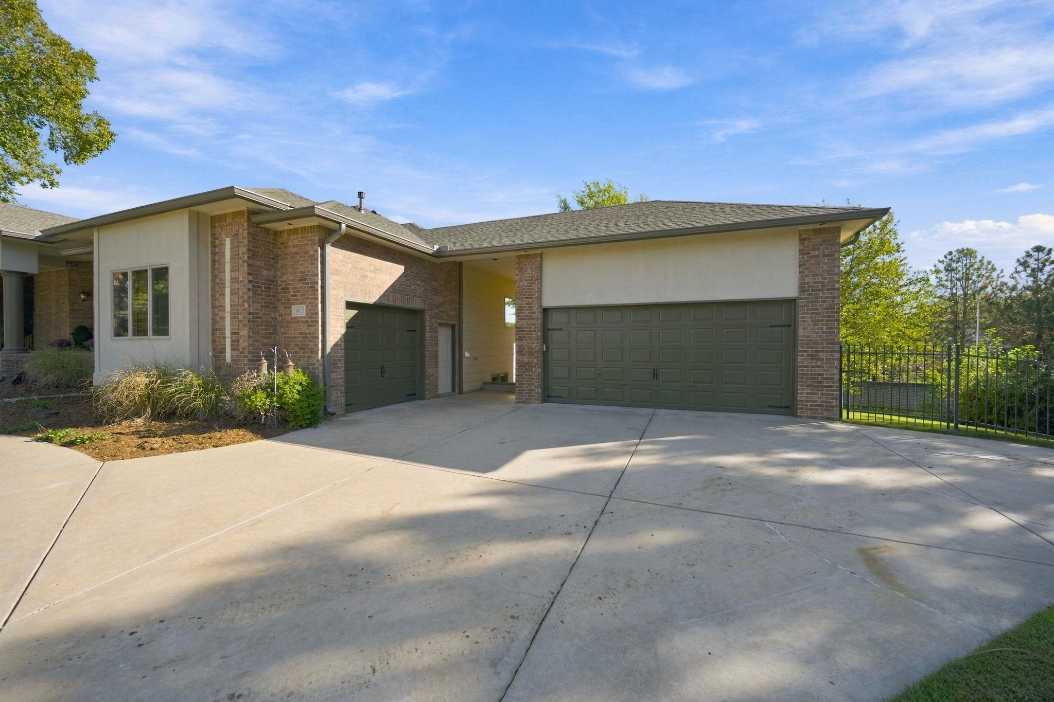 8421 W Meadow Park Property Photo 2