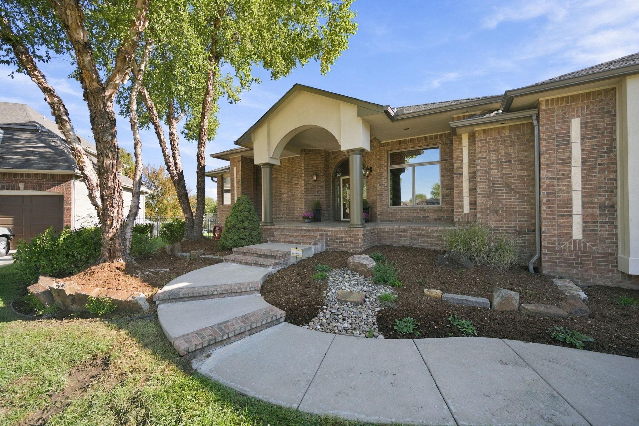8421 W Meadow Park Property Photo 3
