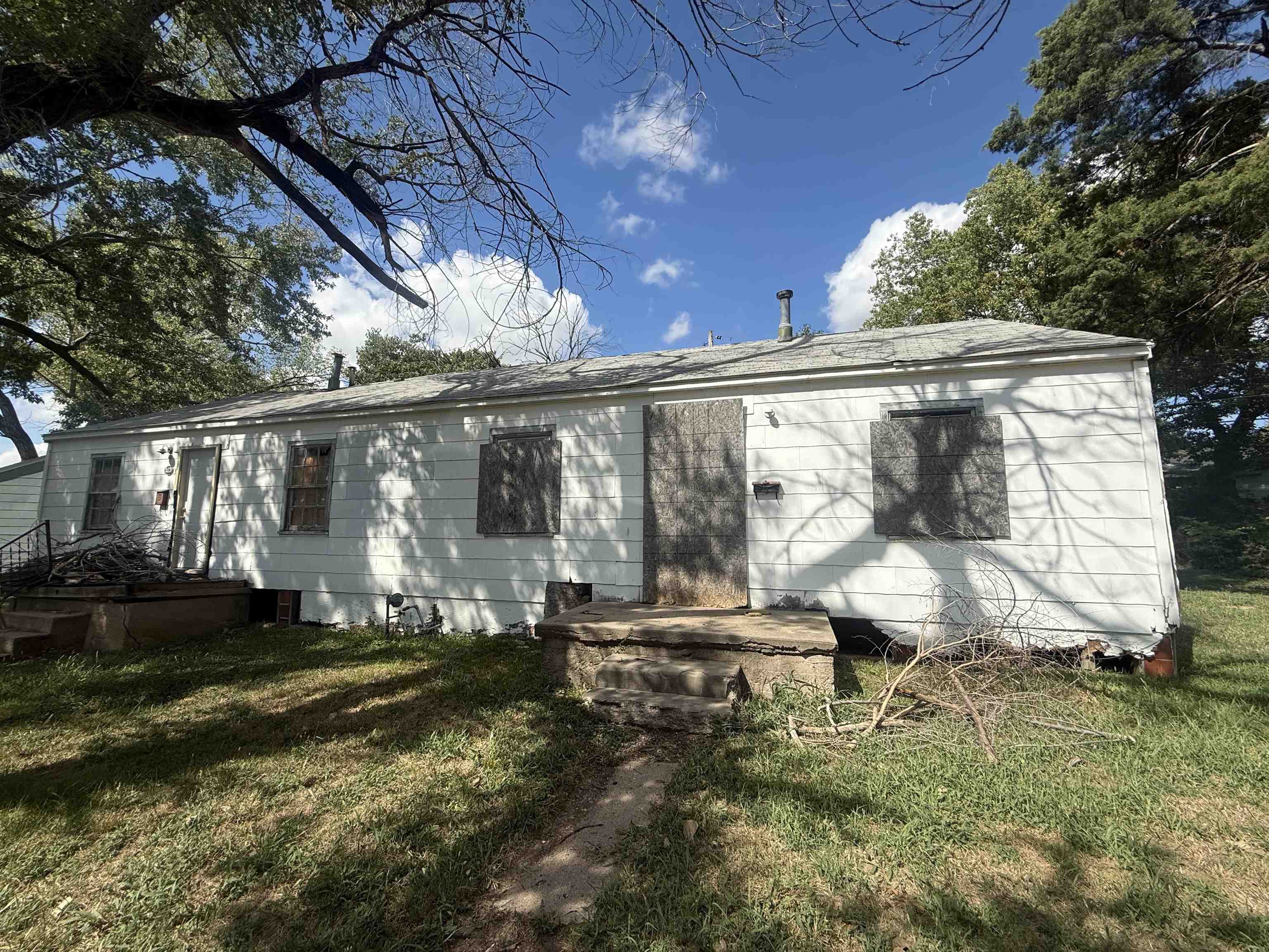 3569-3573 E Ross Parkway Property Photo 1