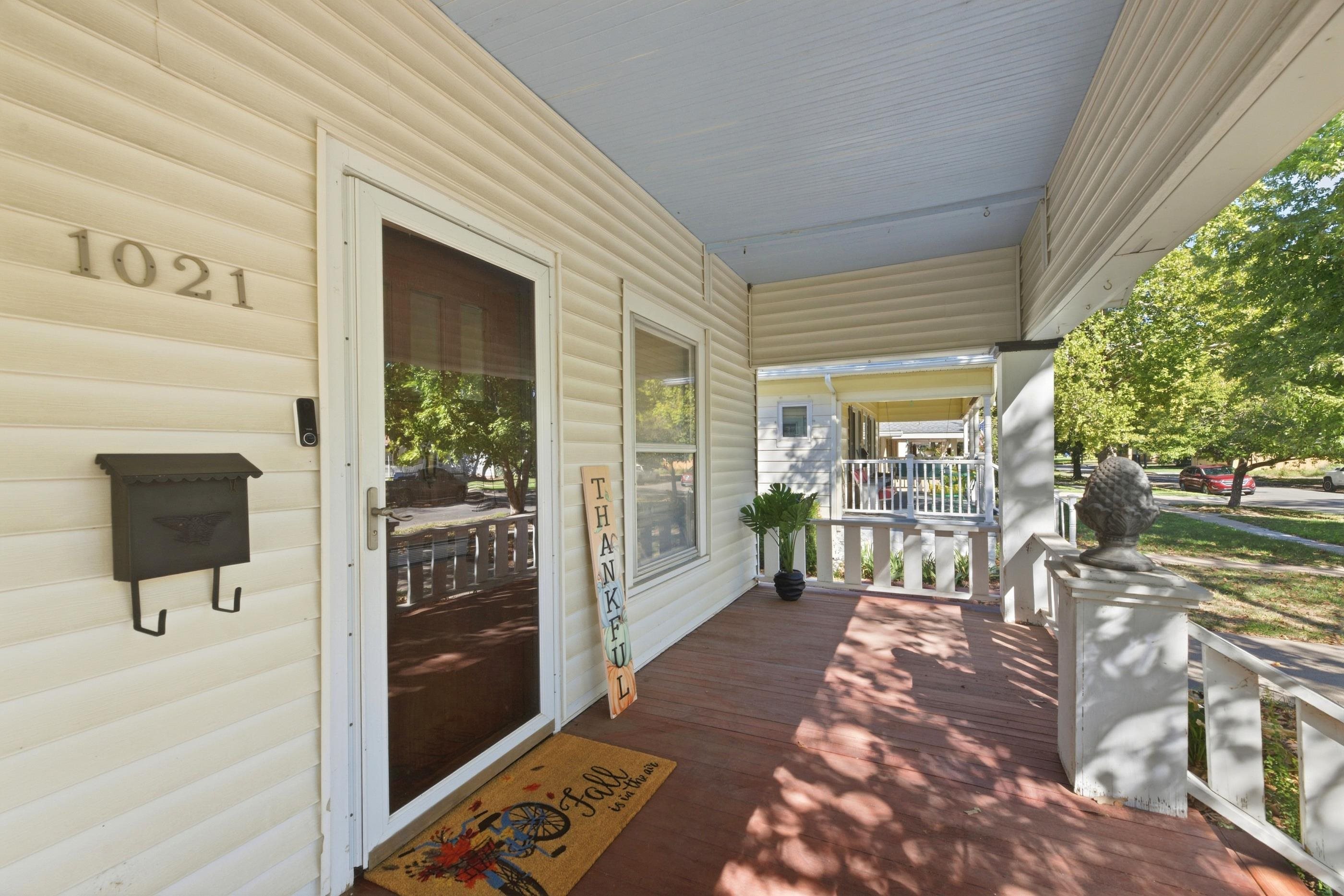 1021 N Woodrow Property Photo 3
