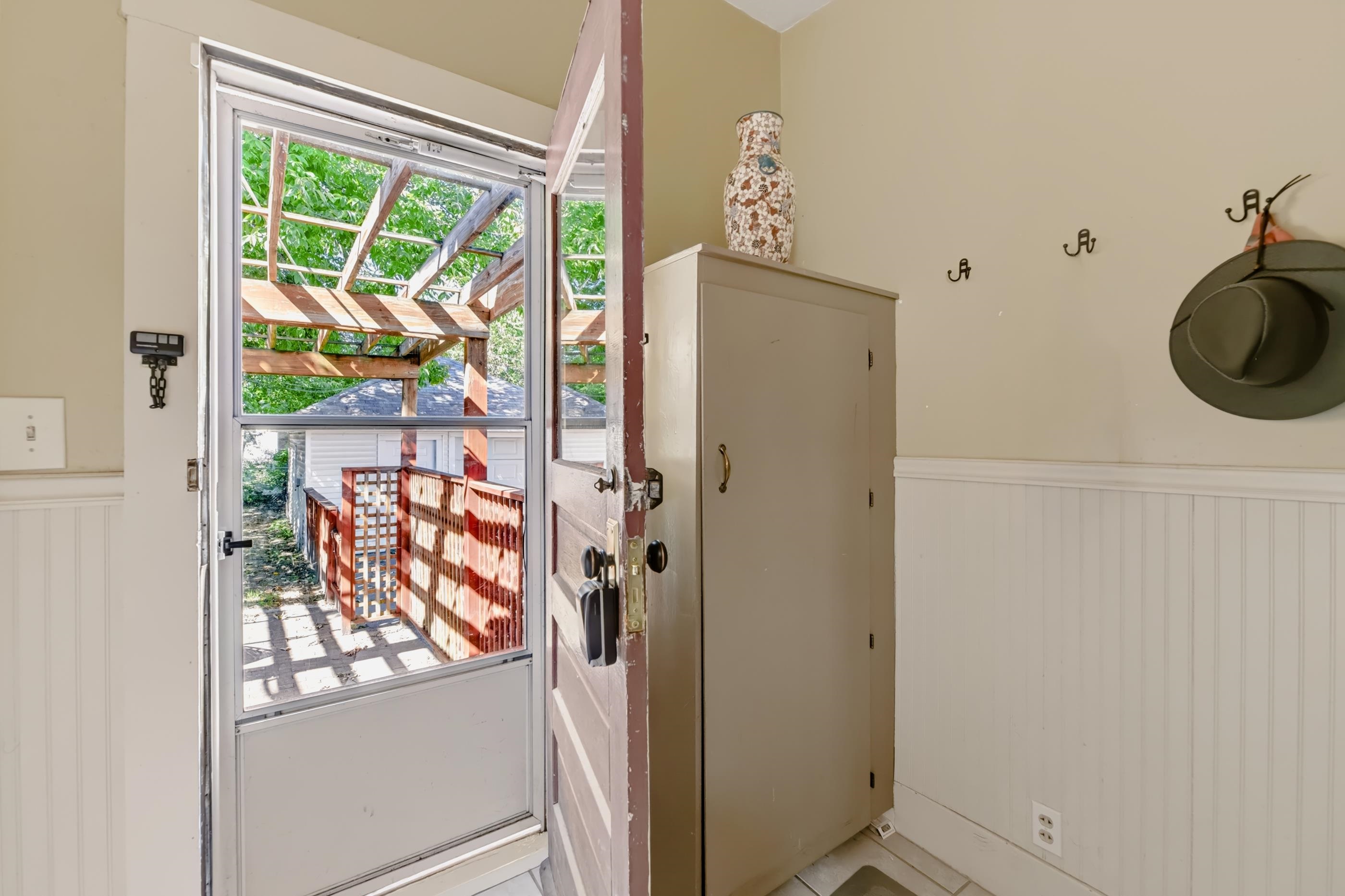 1021 N Woodrow Property Photo 16