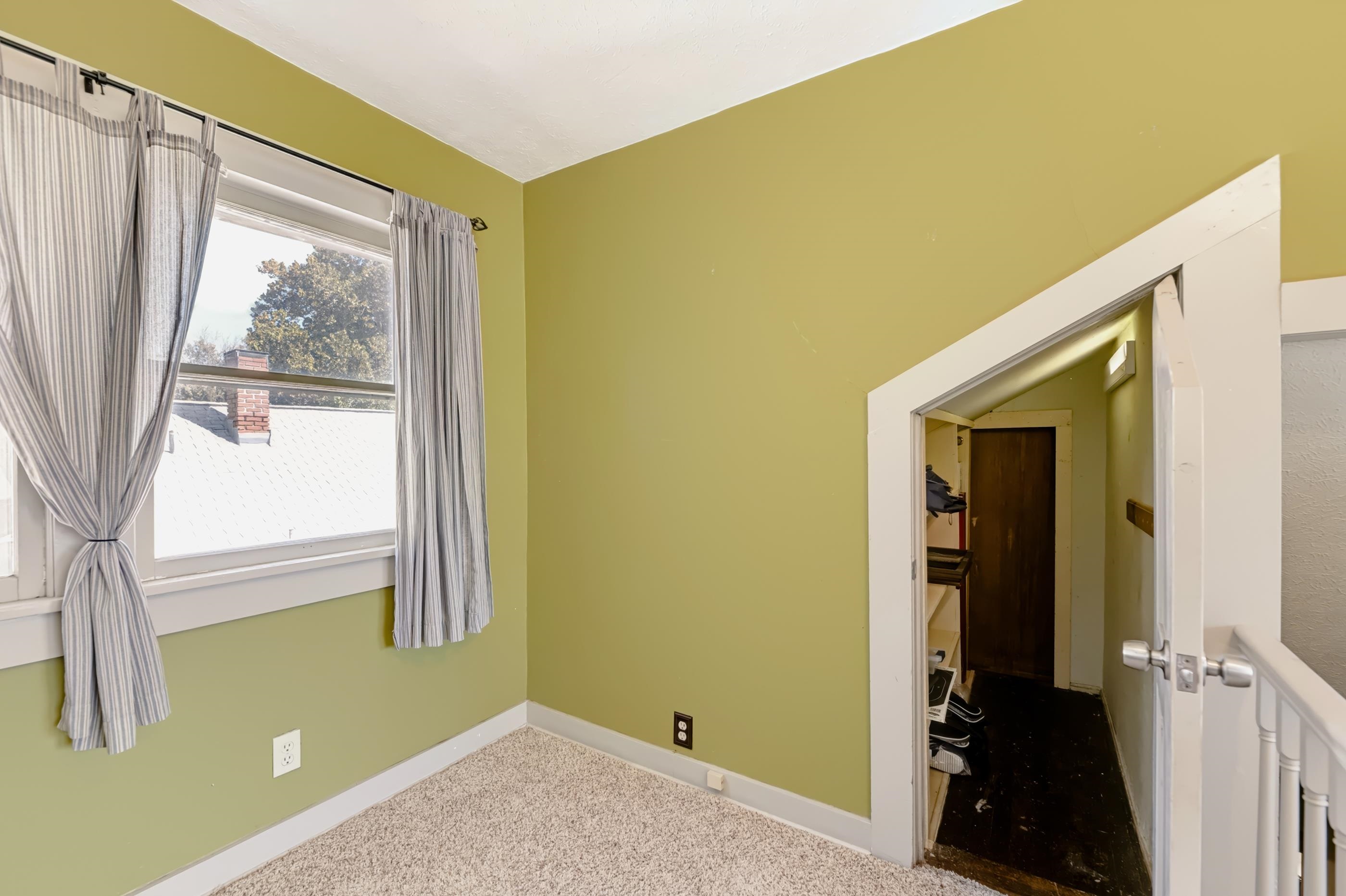 1021 N Woodrow Property Photo 27