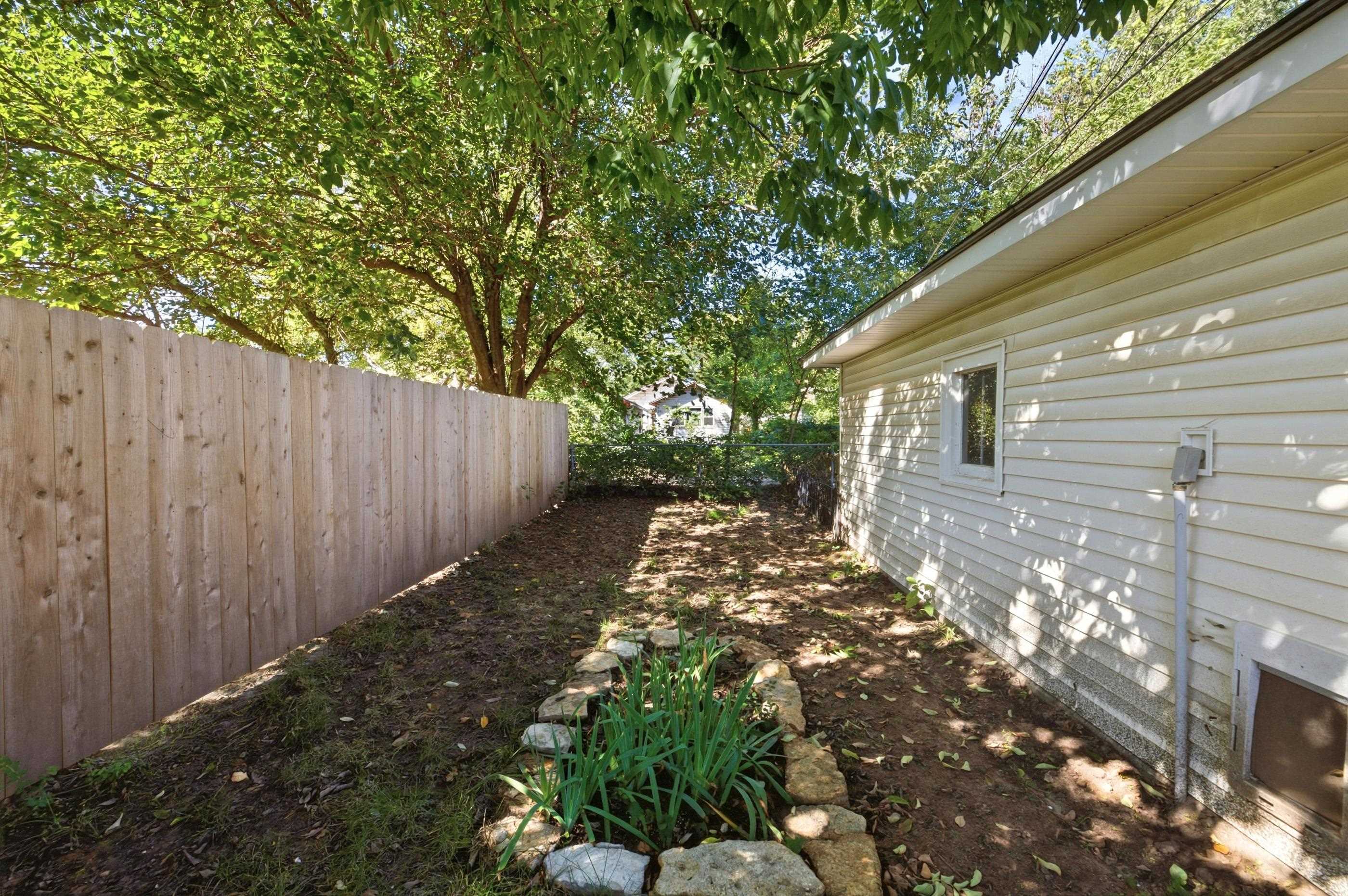1021 N Woodrow Property Photo 31