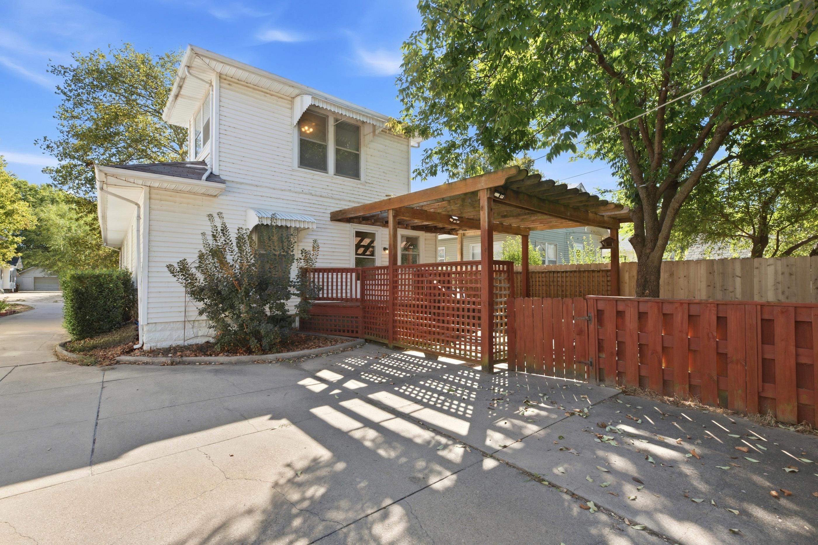 1021 N Woodrow Property Photo 33