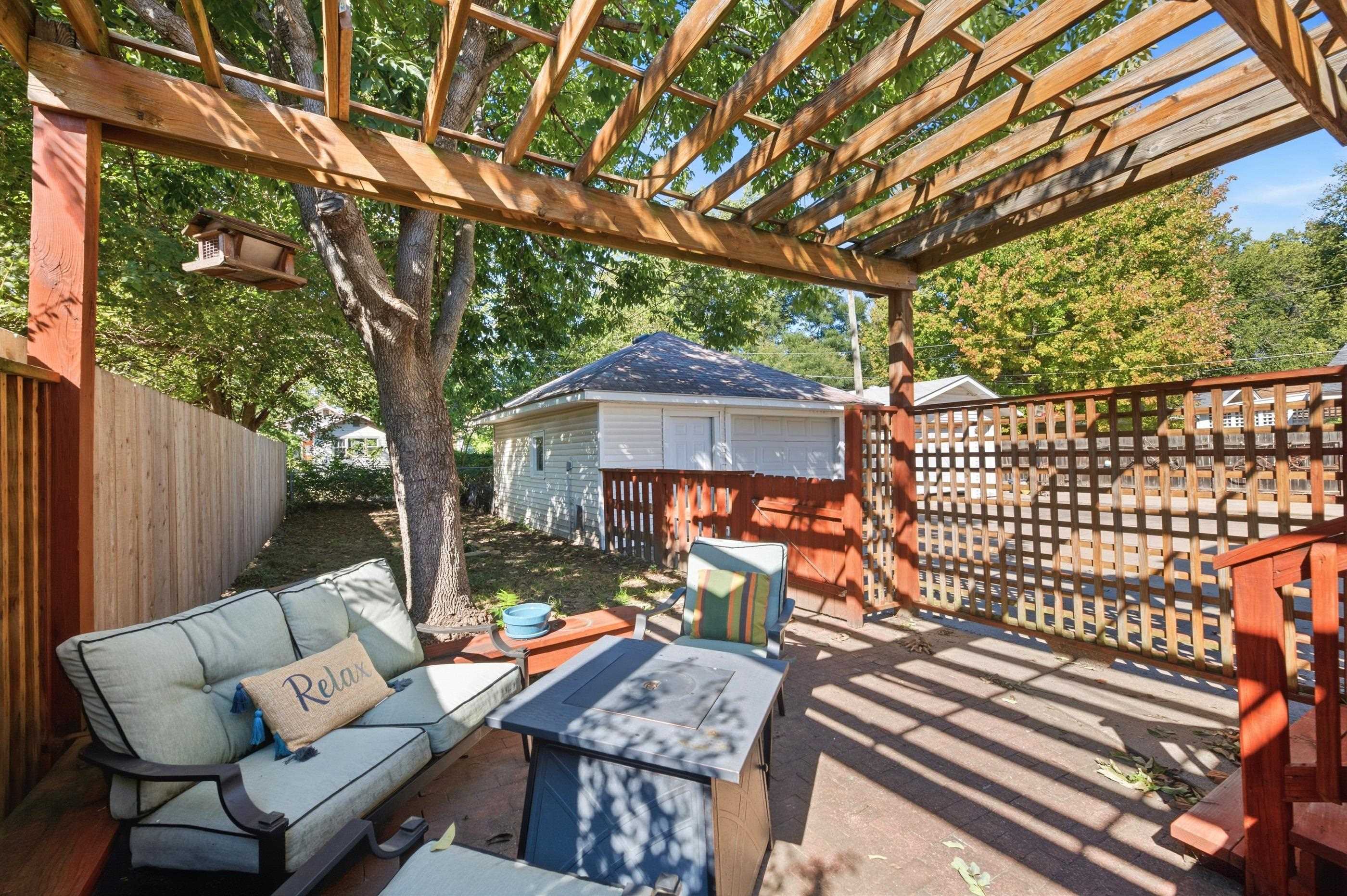 1021 N Woodrow Property Photo 34