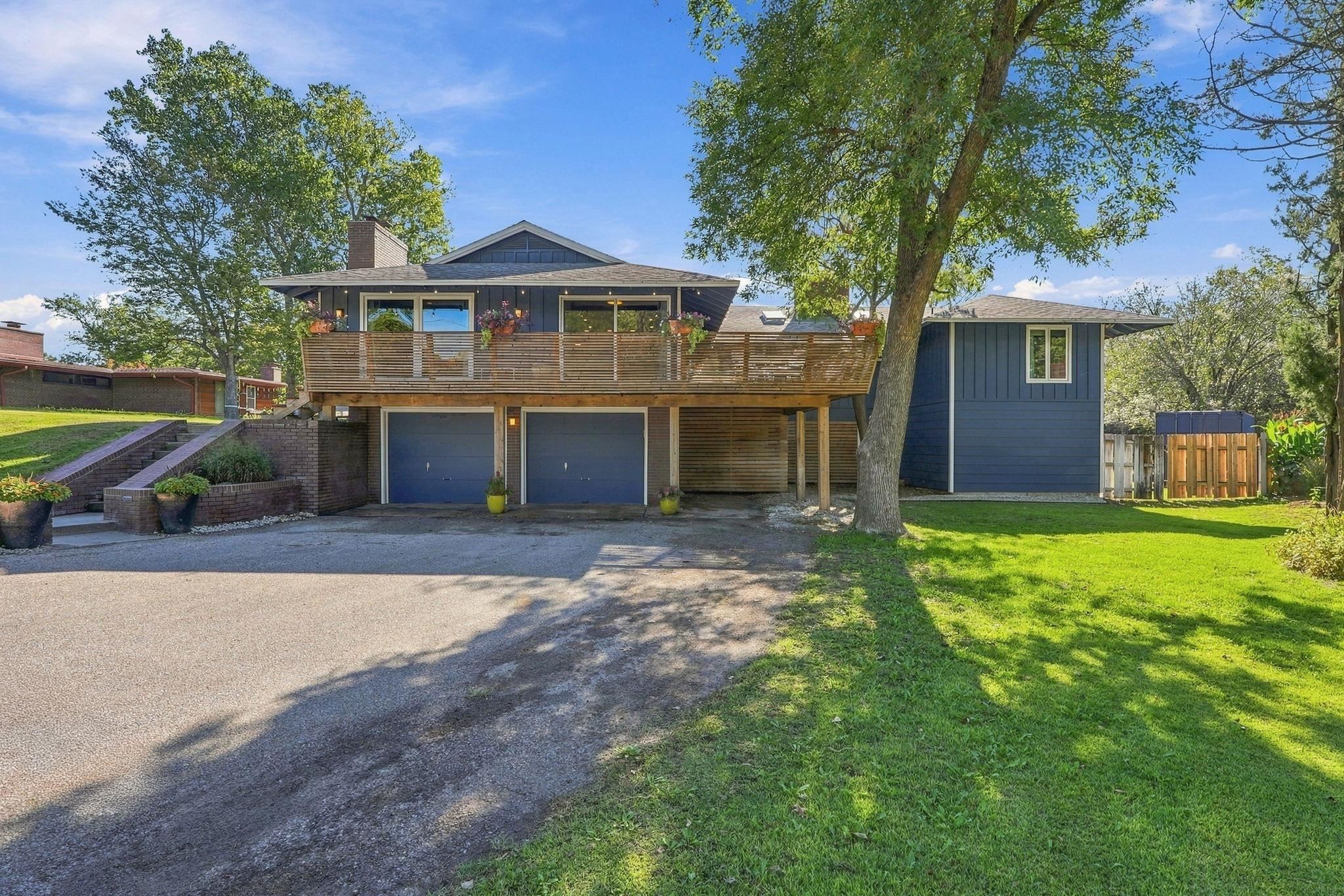 2242 N Redbud Ln Property Photo 2