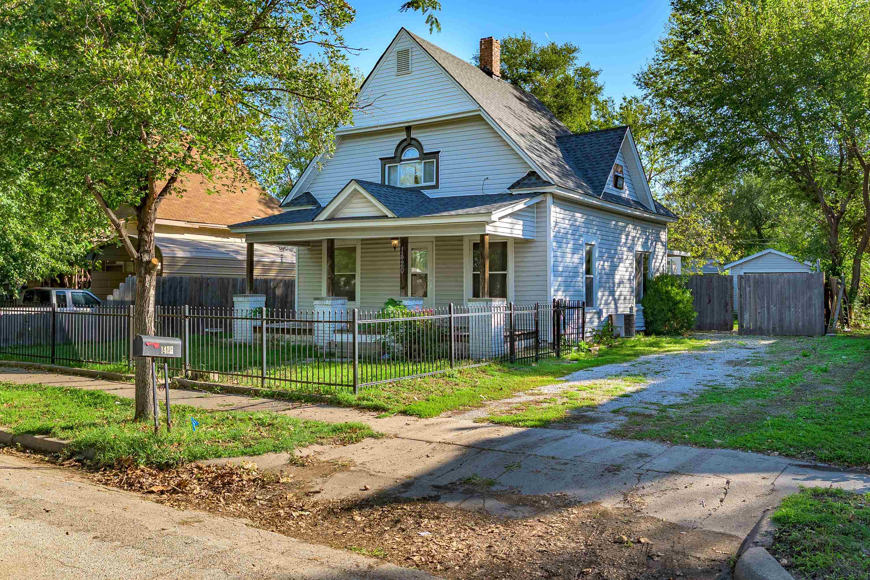 1420 S Emporia Ave Property Photo 1