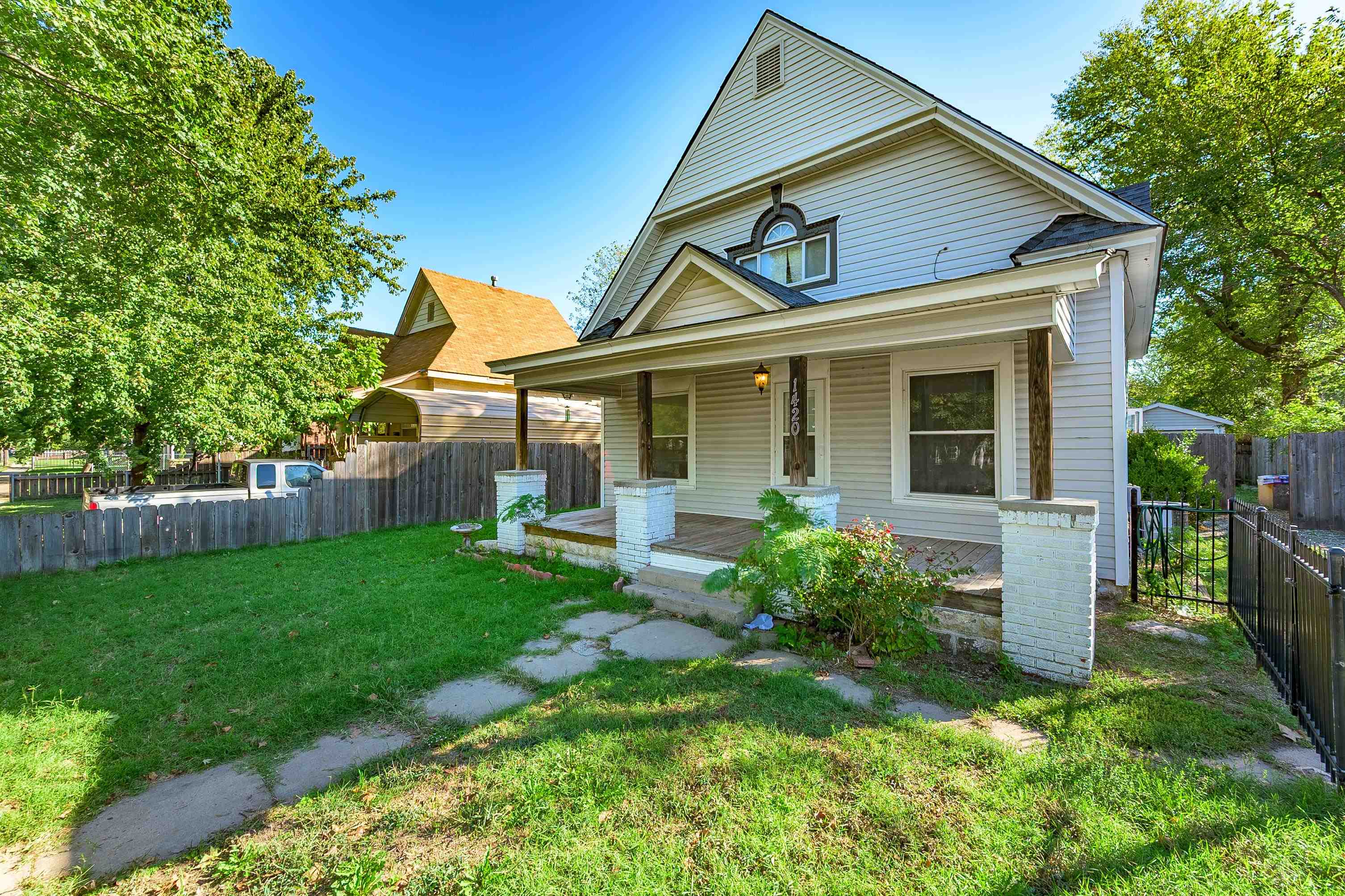 1420 S Emporia Ave Property Photo 4