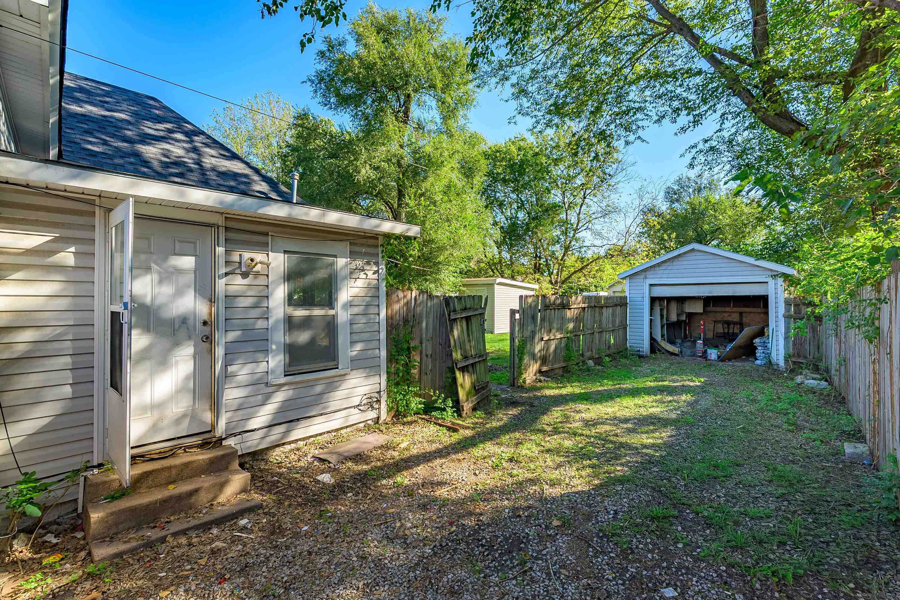 1420 S Emporia Ave Property Photo 5