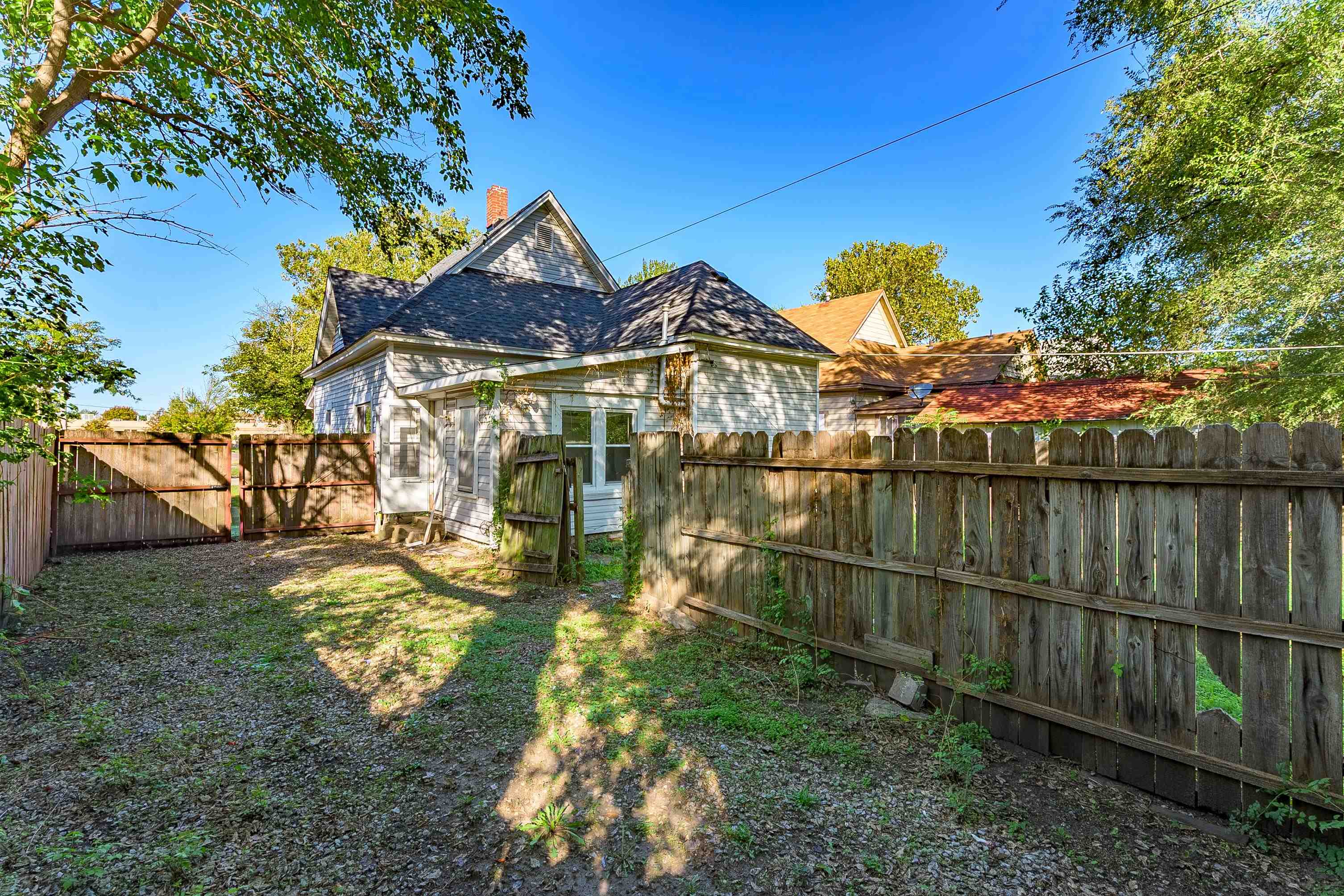 1420 S Emporia Ave Property Photo 6