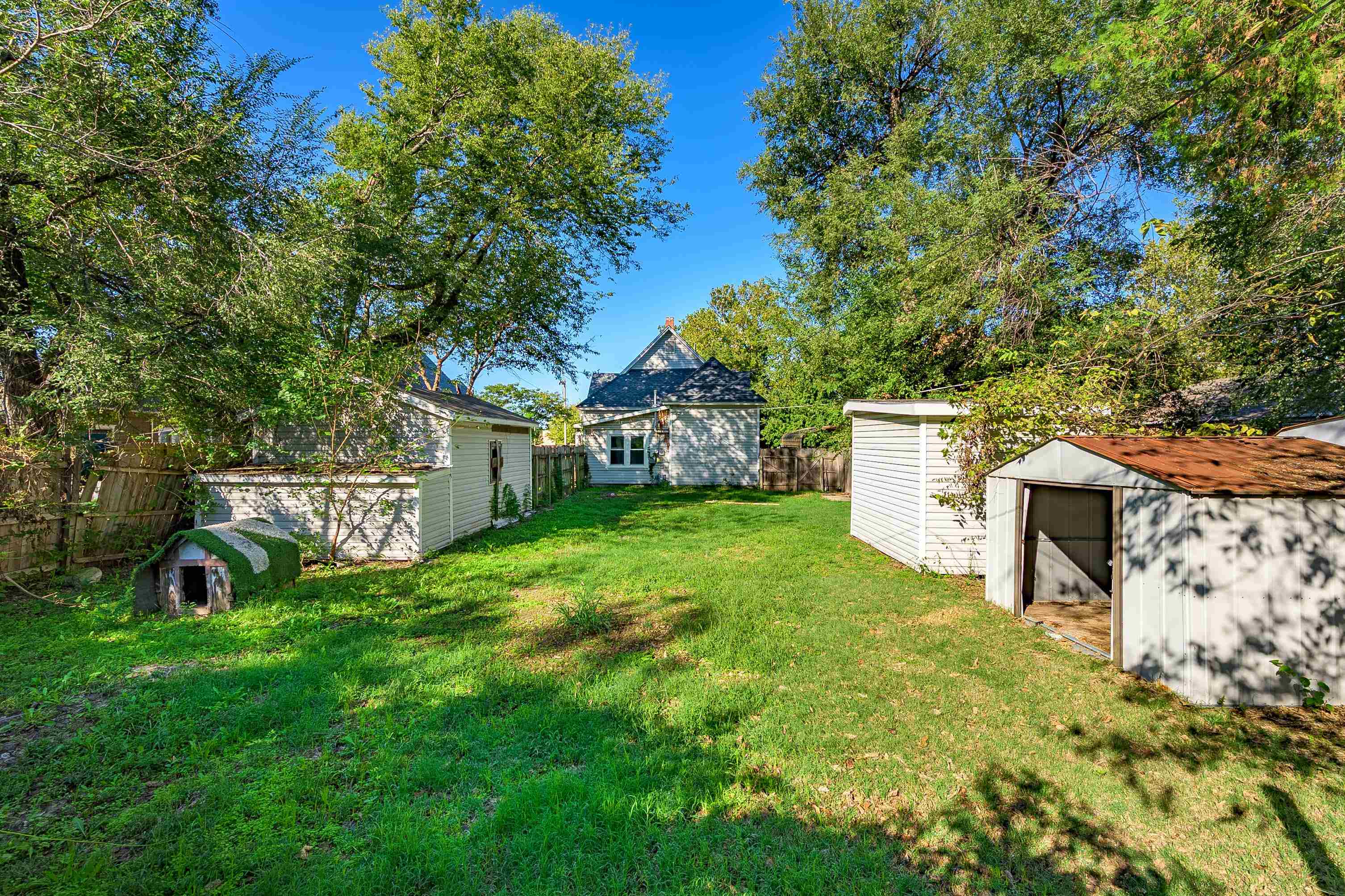 1420 S Emporia Ave Property Photo 9