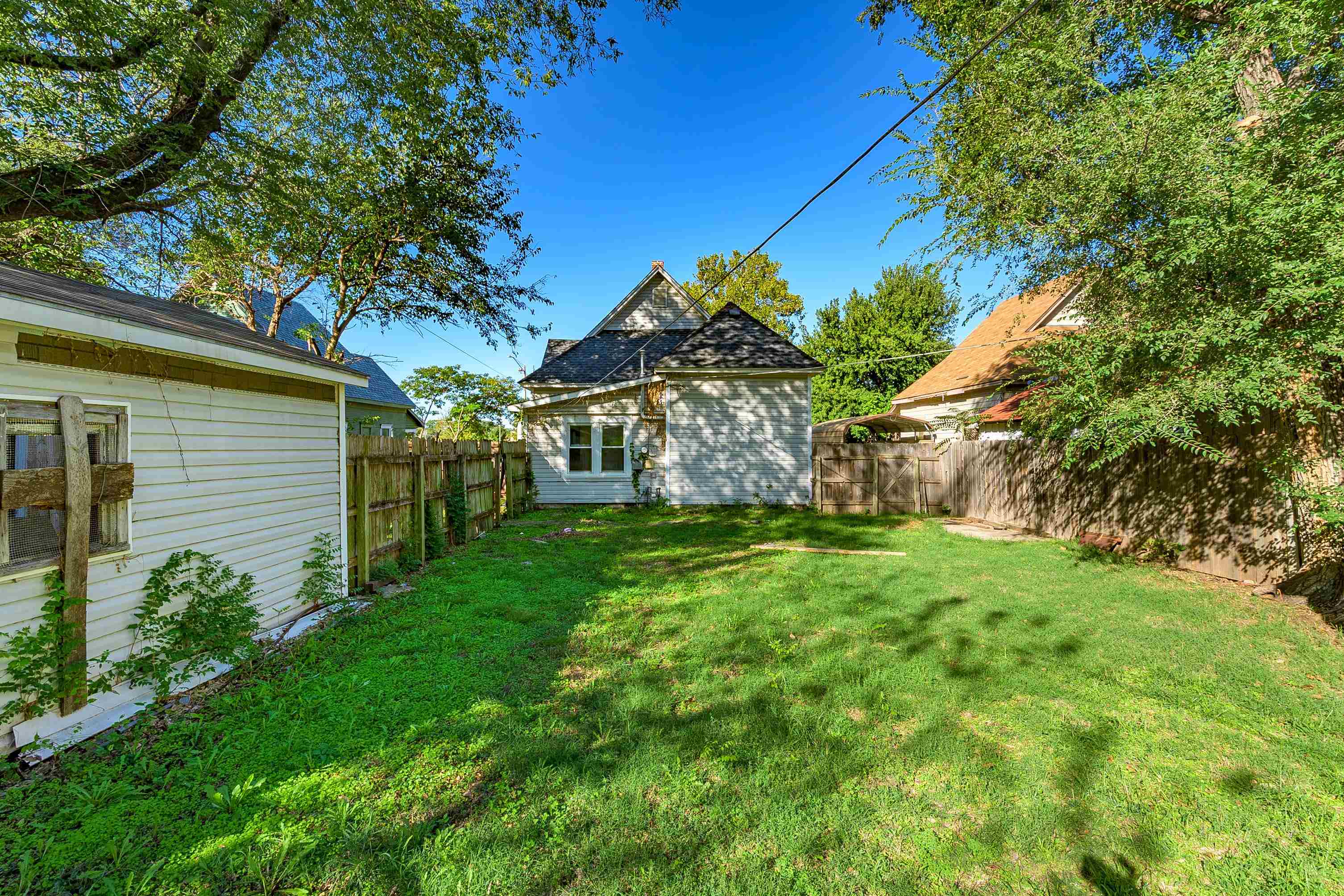 1420 S Emporia Ave Property Photo 11