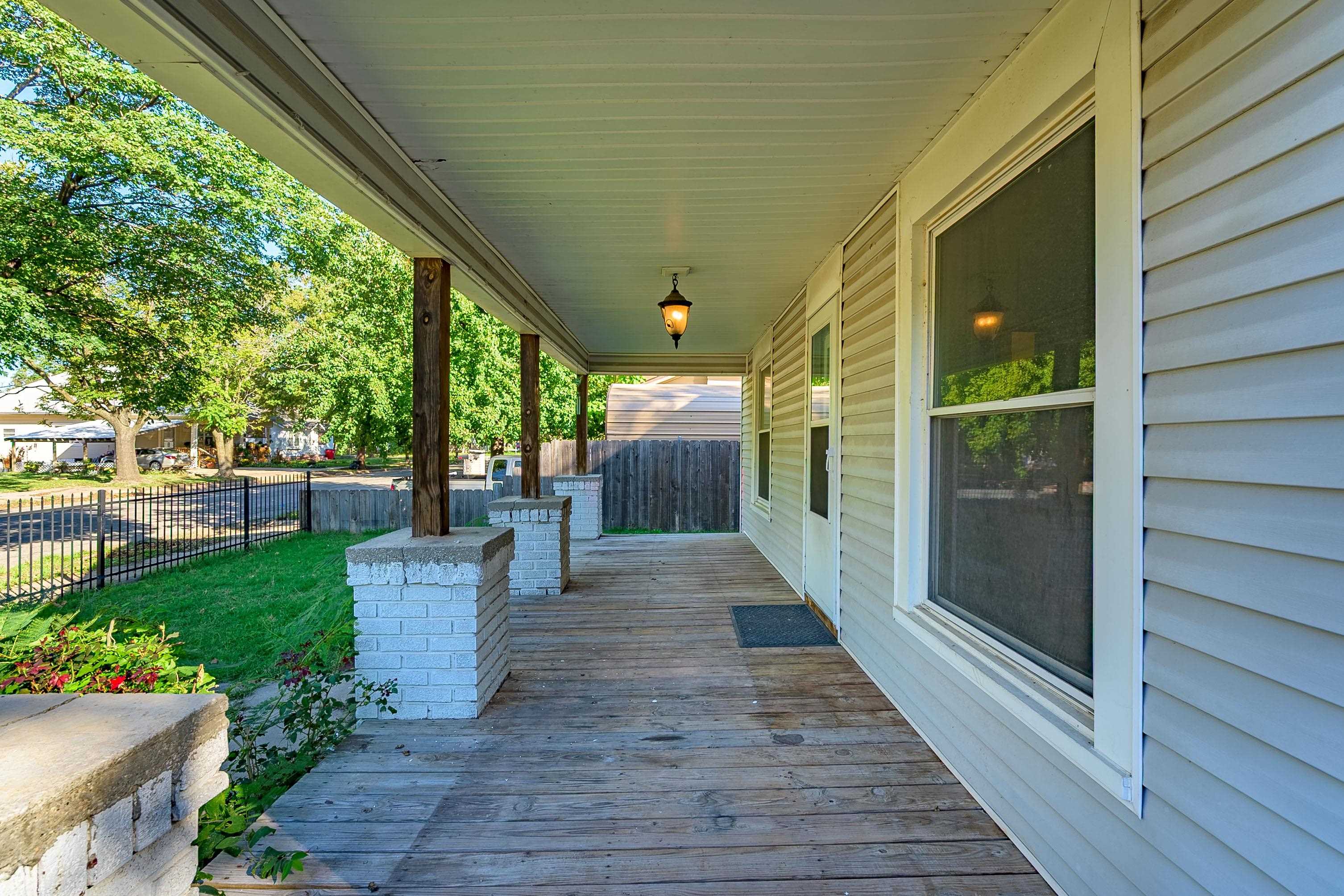 1420 S Emporia Ave Property Photo 18